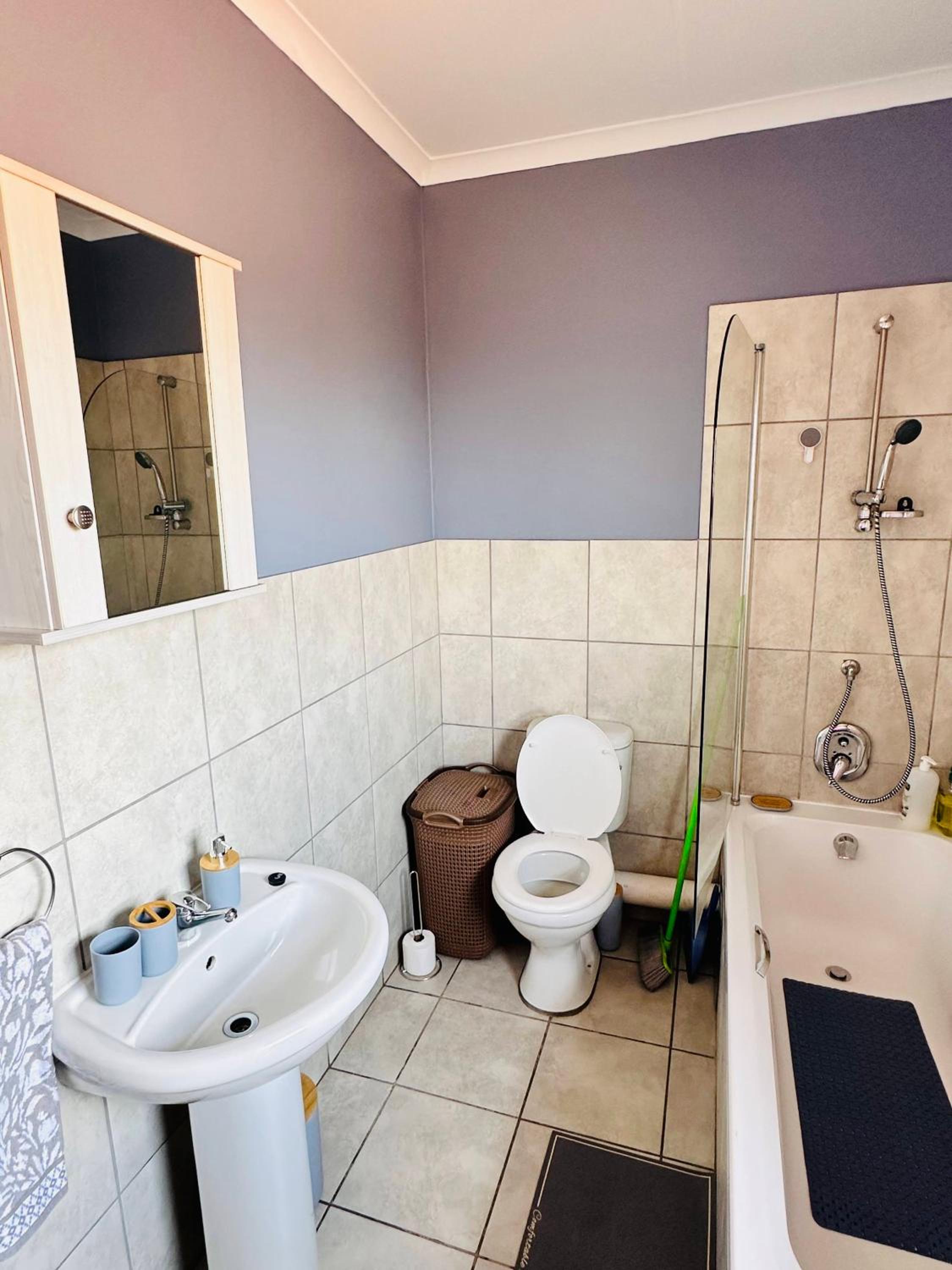Charming Wallet Friendly Apartment view 5