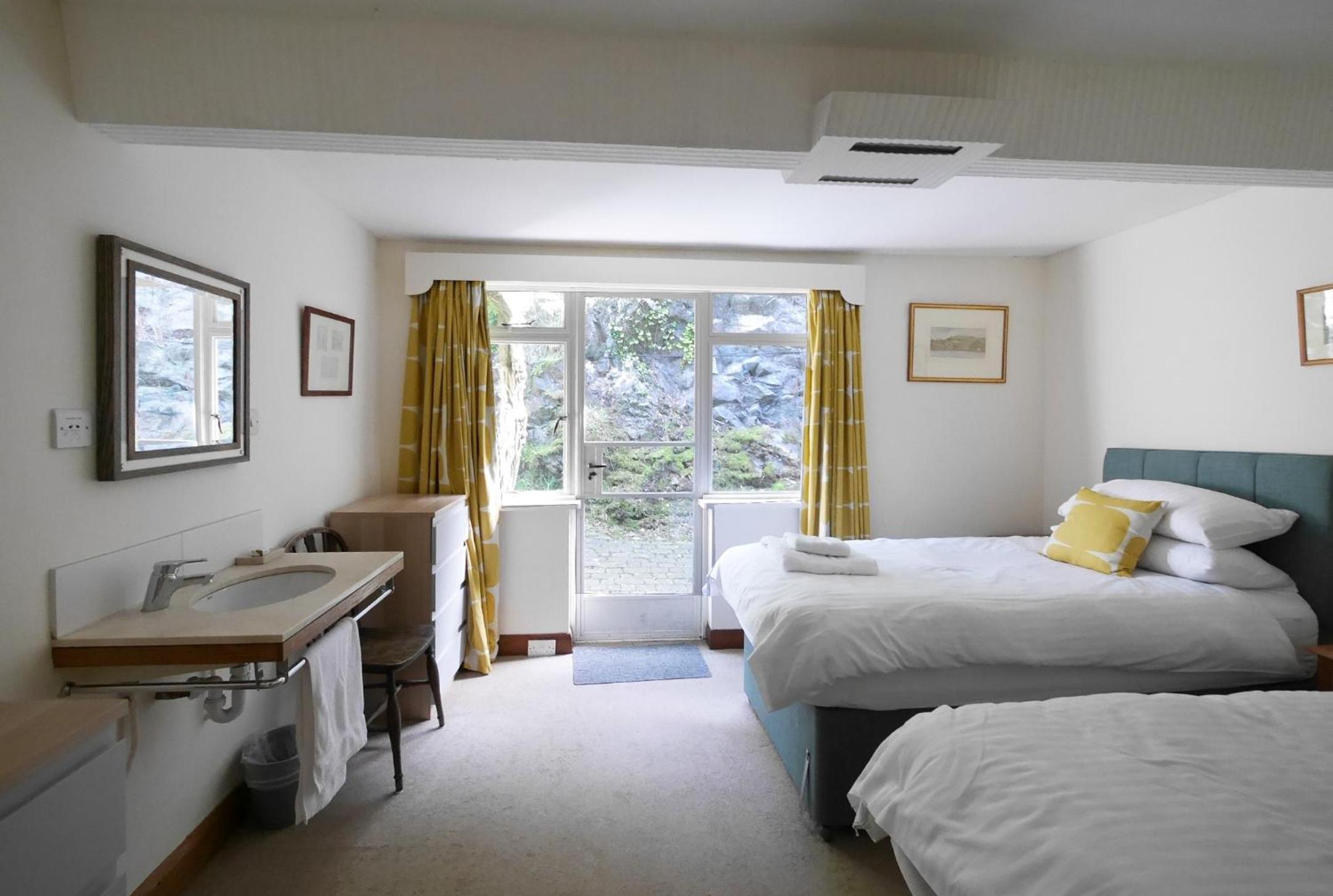 Vipers Quay view 3