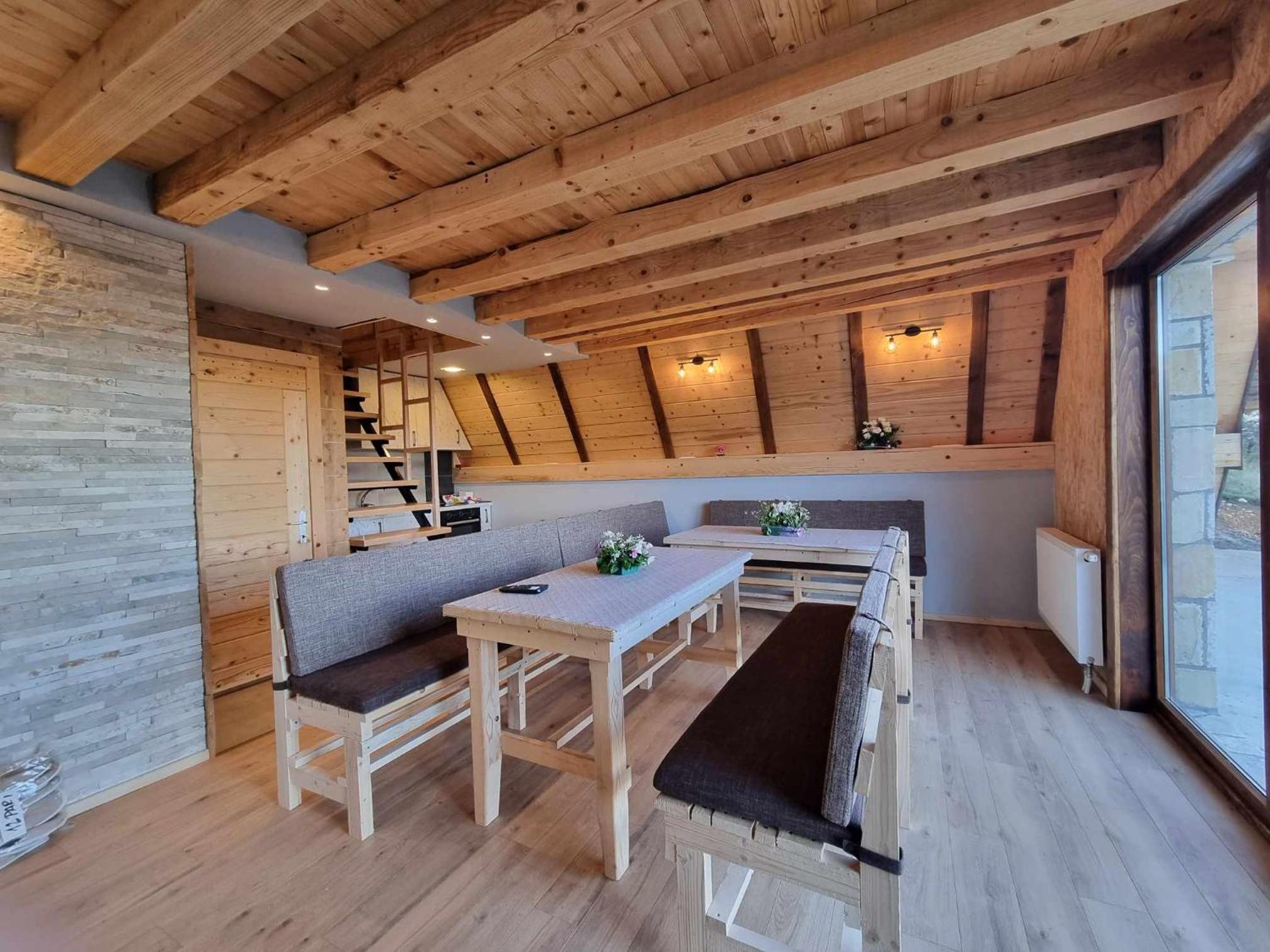 Vila Suvo vrelo sa unutrašnjim bazenom i saunom Jahorina