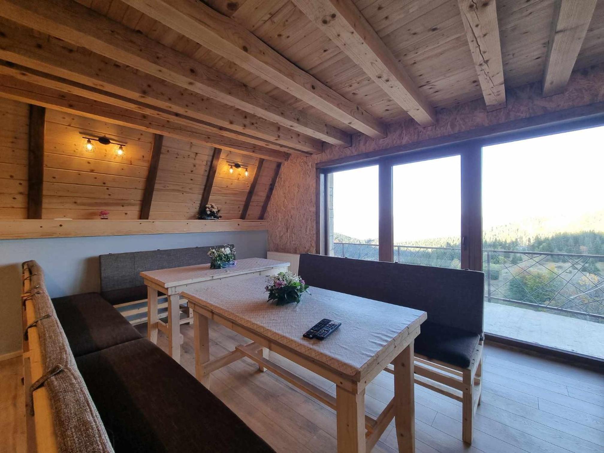 Vila Suvo vrelo sa unutrašnjim bazenom i saunom Jahorina