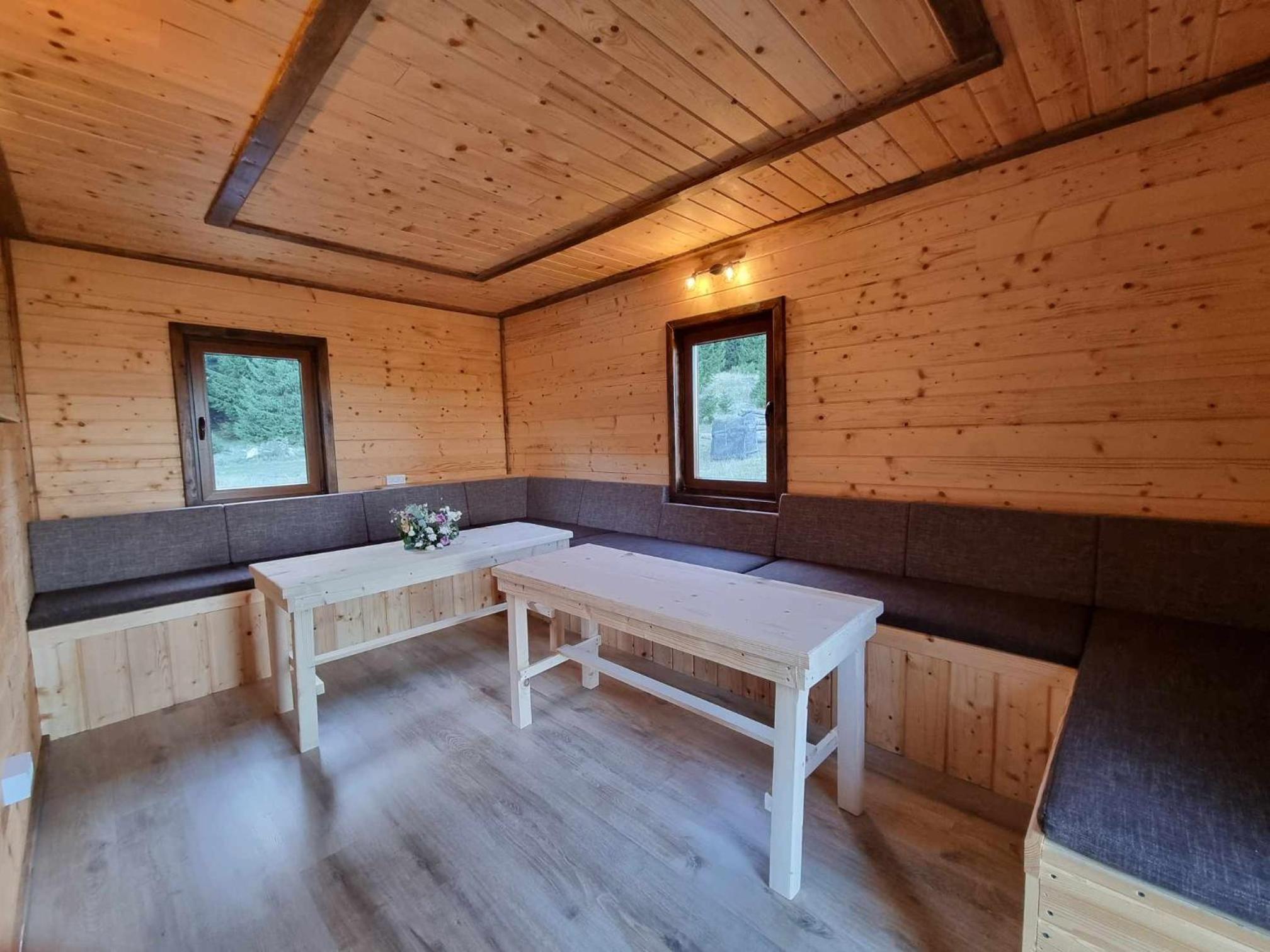 Vila Suvo vrelo sa unutrašnjim bazenom i saunom Jahorina