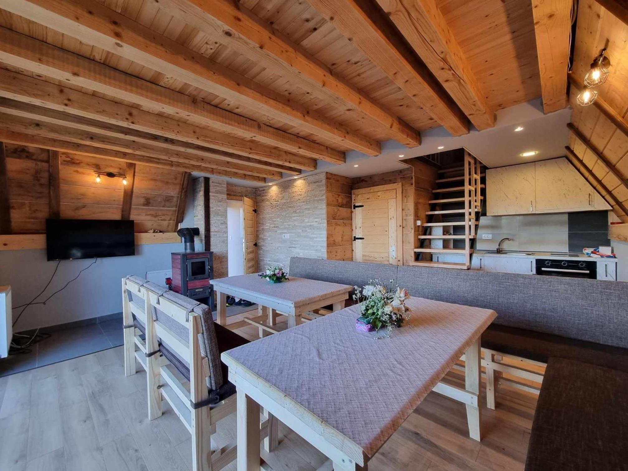 Vila Suvo vrelo sa unutrašnjim bazenom i saunom Jahorina