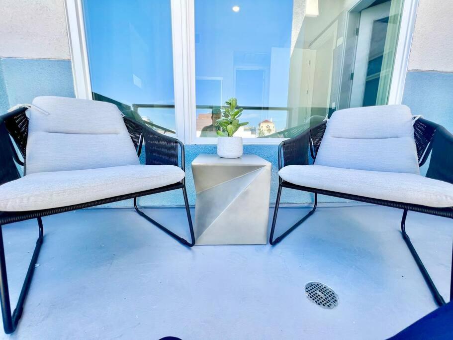 Designer Hollywood Penthouse with Private Balcony on Sunset