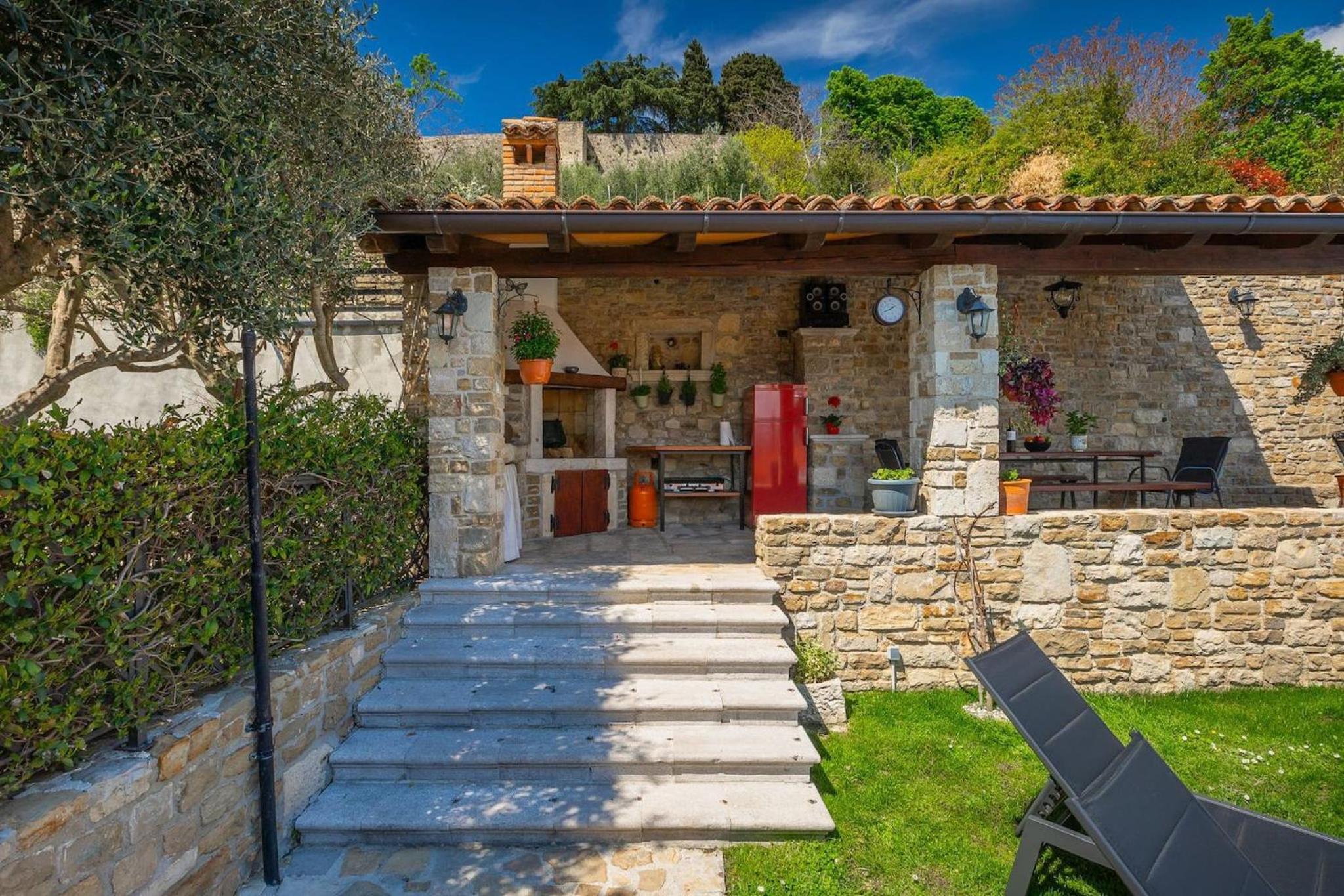 Rustic villa Pietro with panoramic view in Motovun view 2