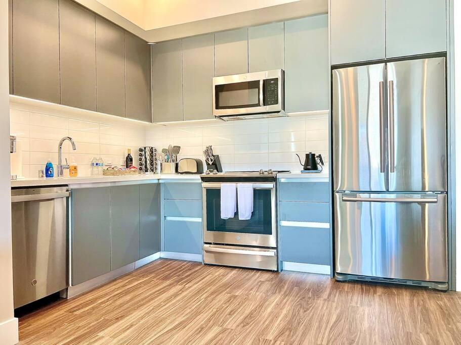 Designer Hollywood Penthouse with Private Balcony on Sunset