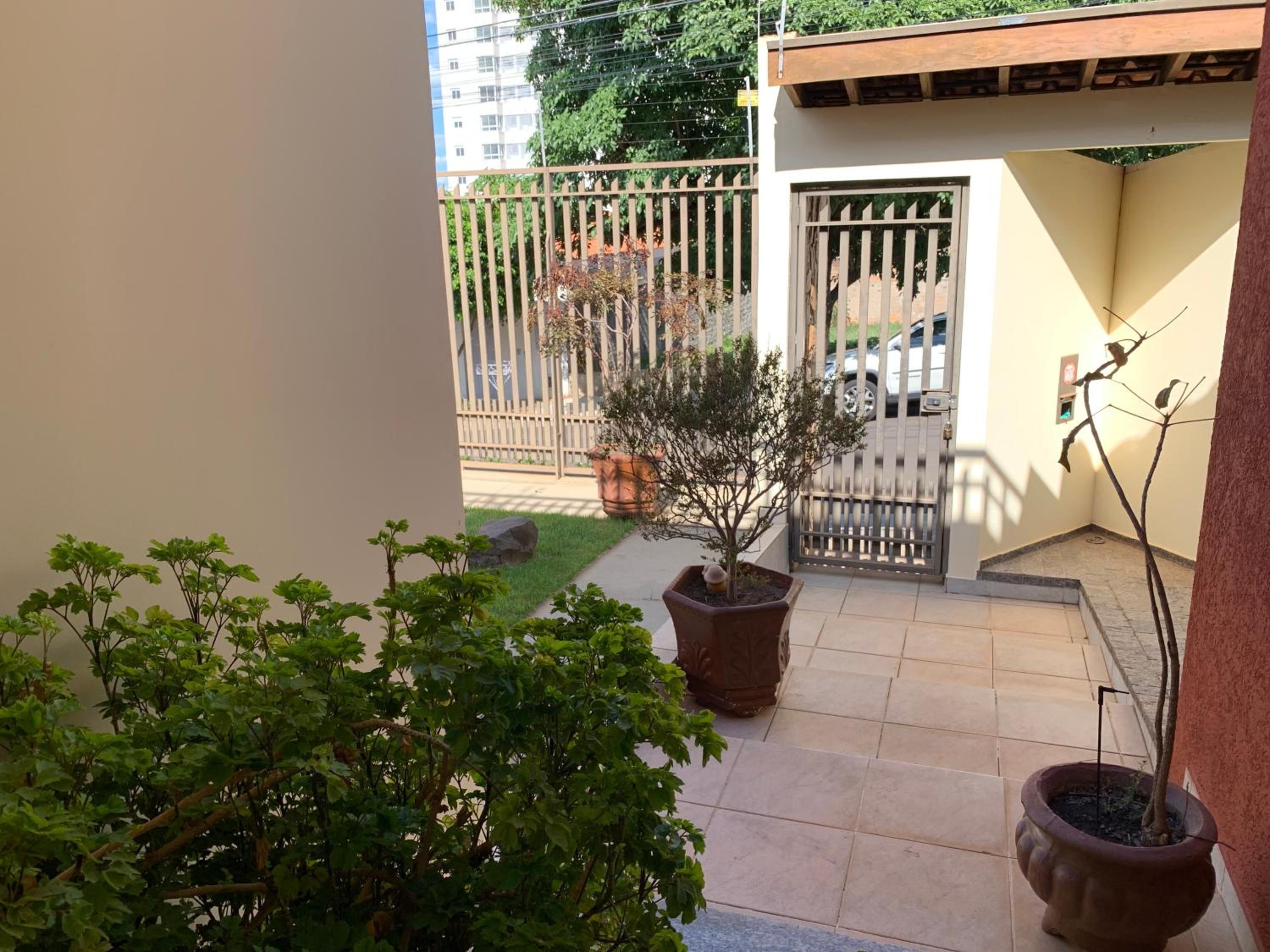 Excelente propriedade com belo jardim!