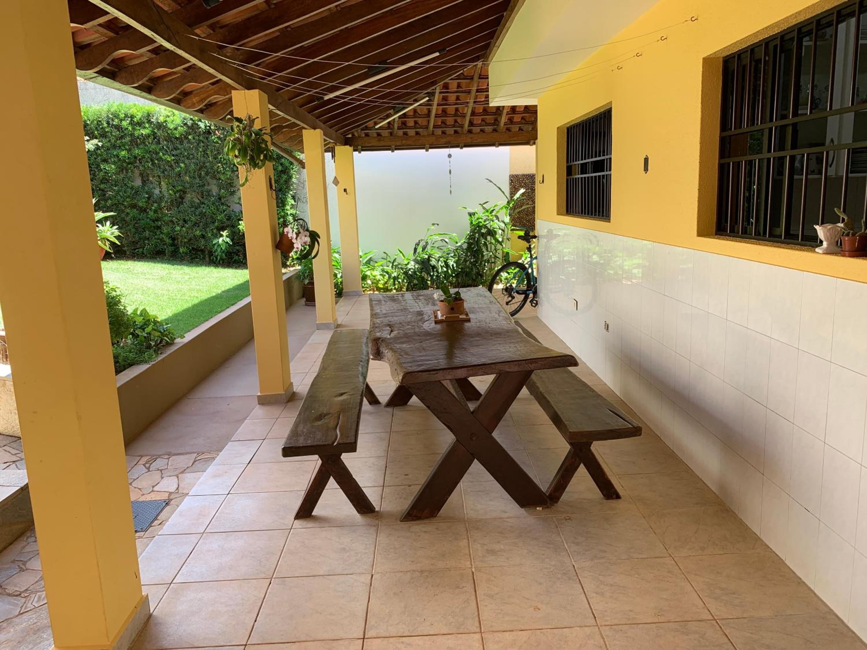 Excelente propriedade com belo jardim!