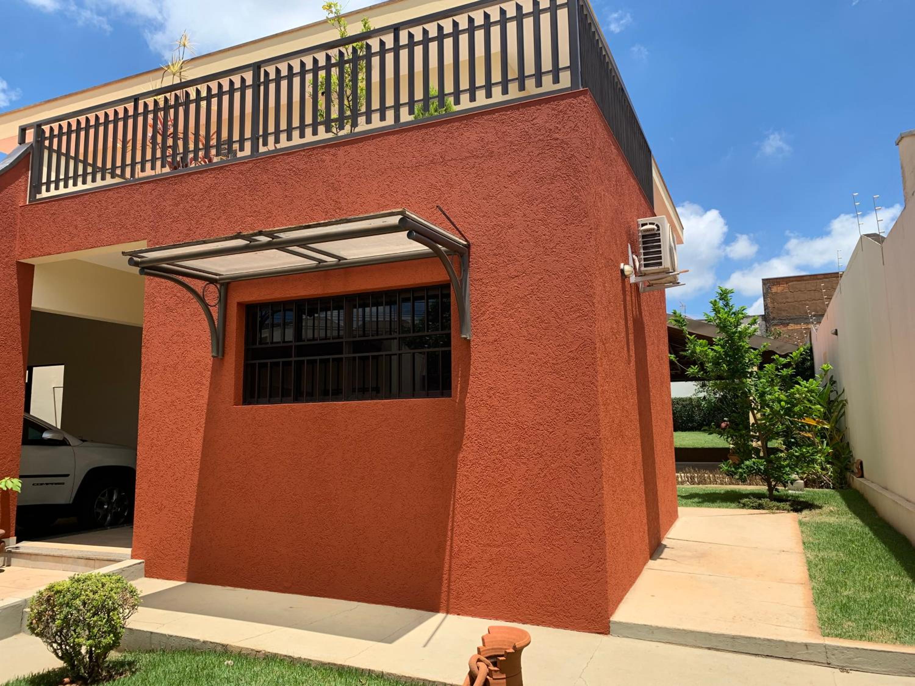 Excelente propriedade com belo jardim!