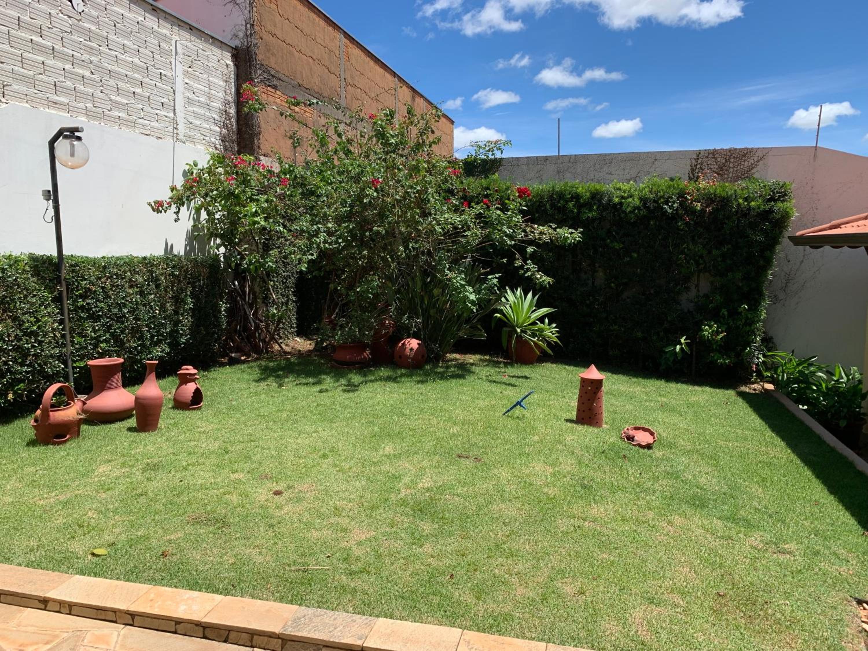 Excelente propriedade com belo jardim!