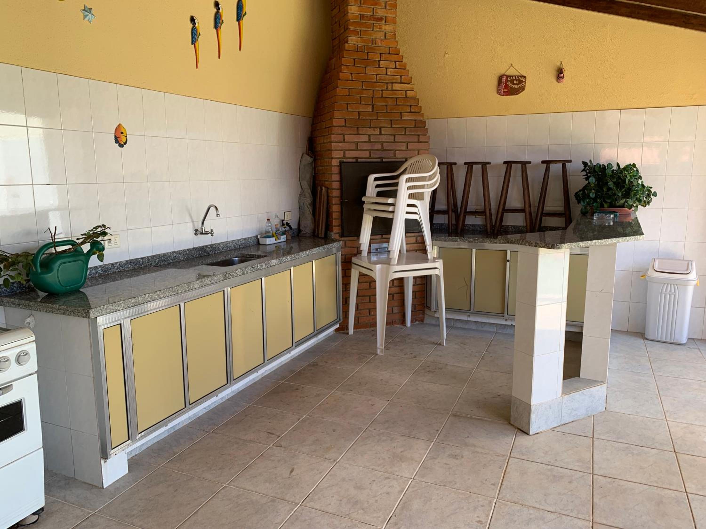 Excelente propriedade com belo jardim!