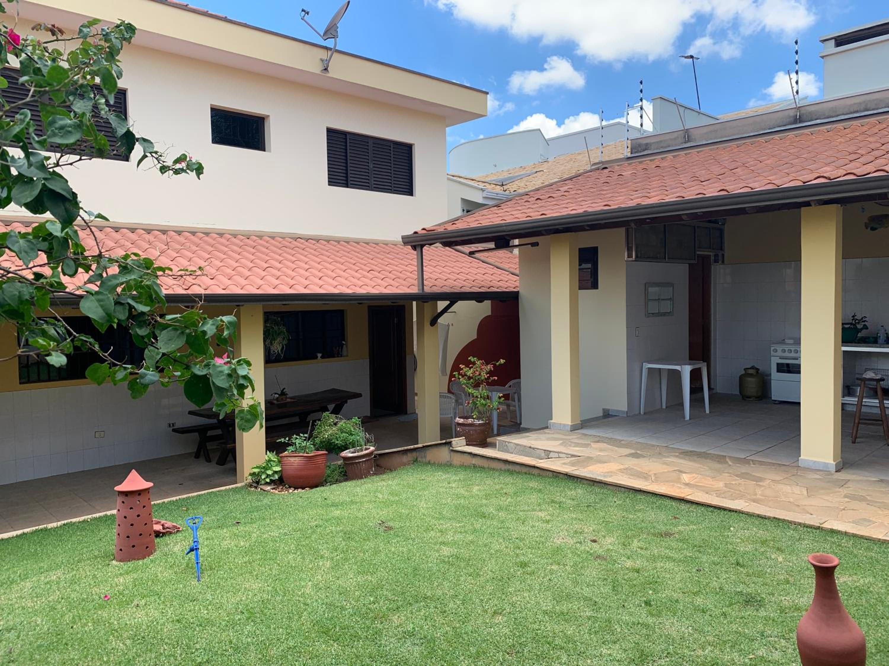 Excelente propriedade com belo jardim!