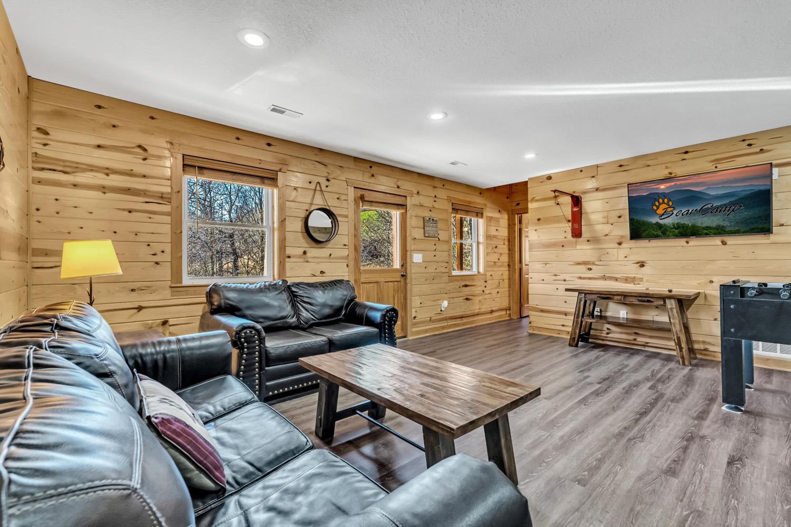 Paradise Found, Hot Tub, Mtn Views, Game Room, 560 FREE tickets each paid day!