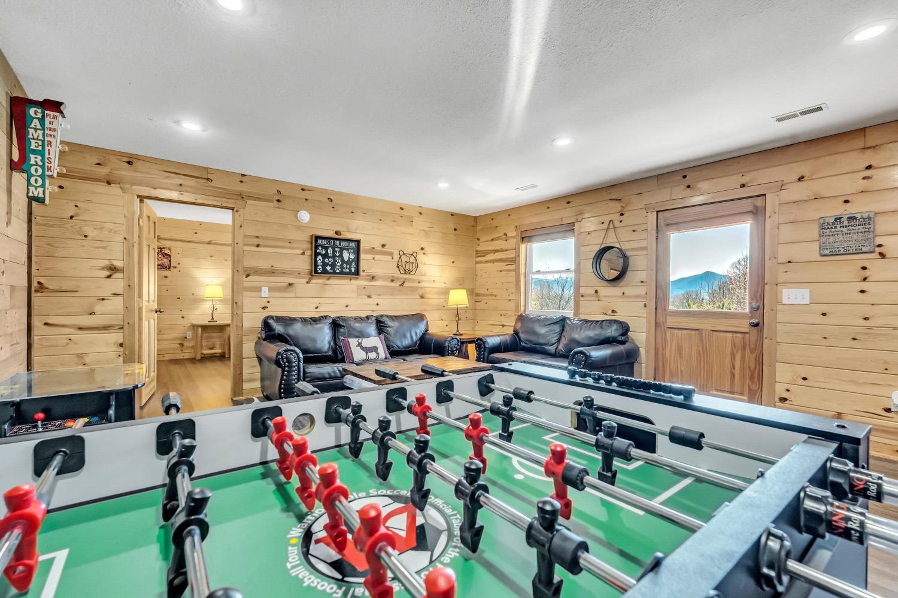 Paradise Found, Hot Tub, Mtn Views, Game Room, 560 FREE tickets each paid day!