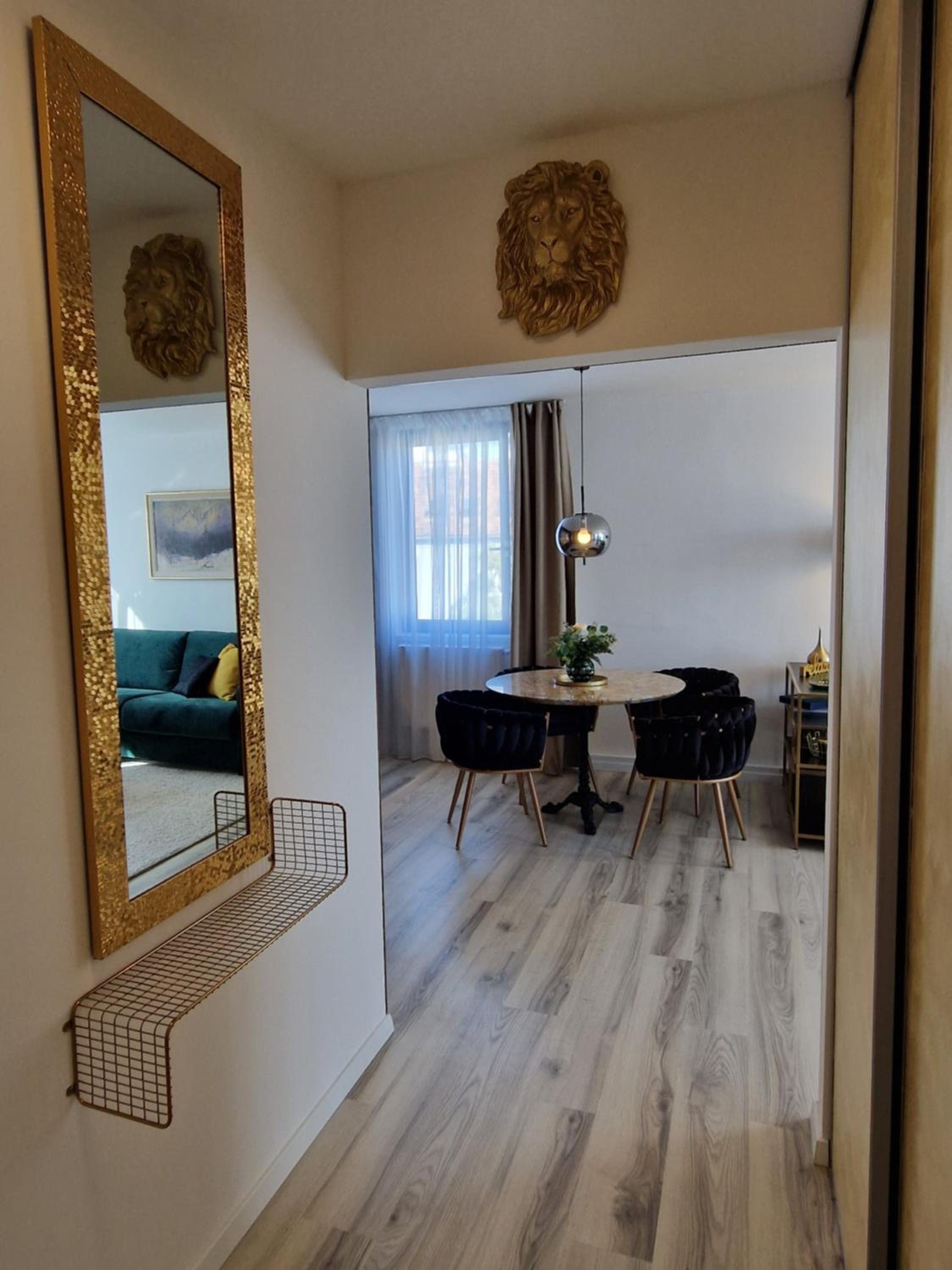 7thHeaven centre suite FREE PARKING in the building