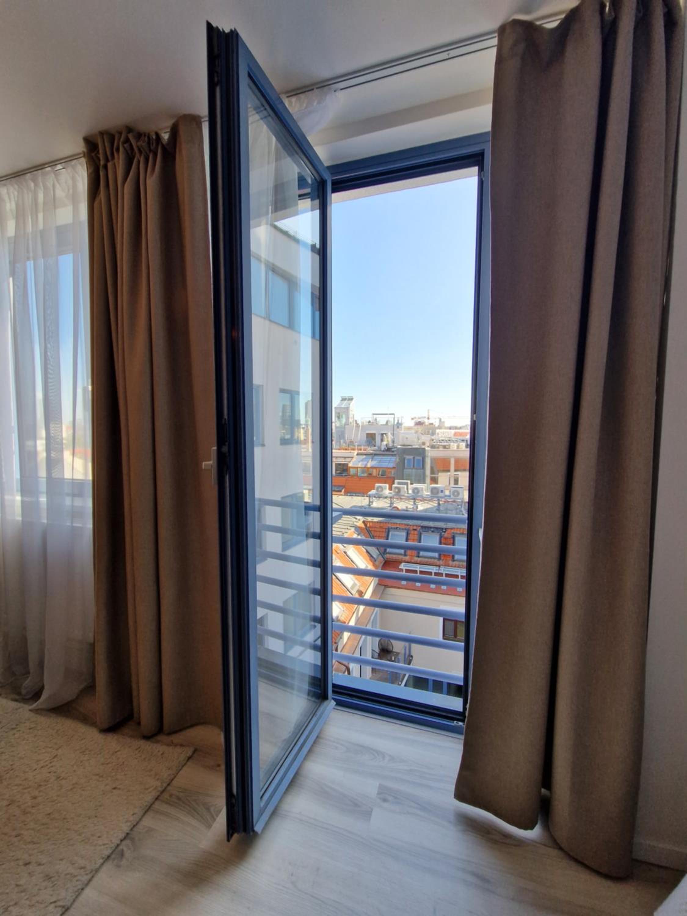 7thHeaven centre suite FREE PARKING in the building