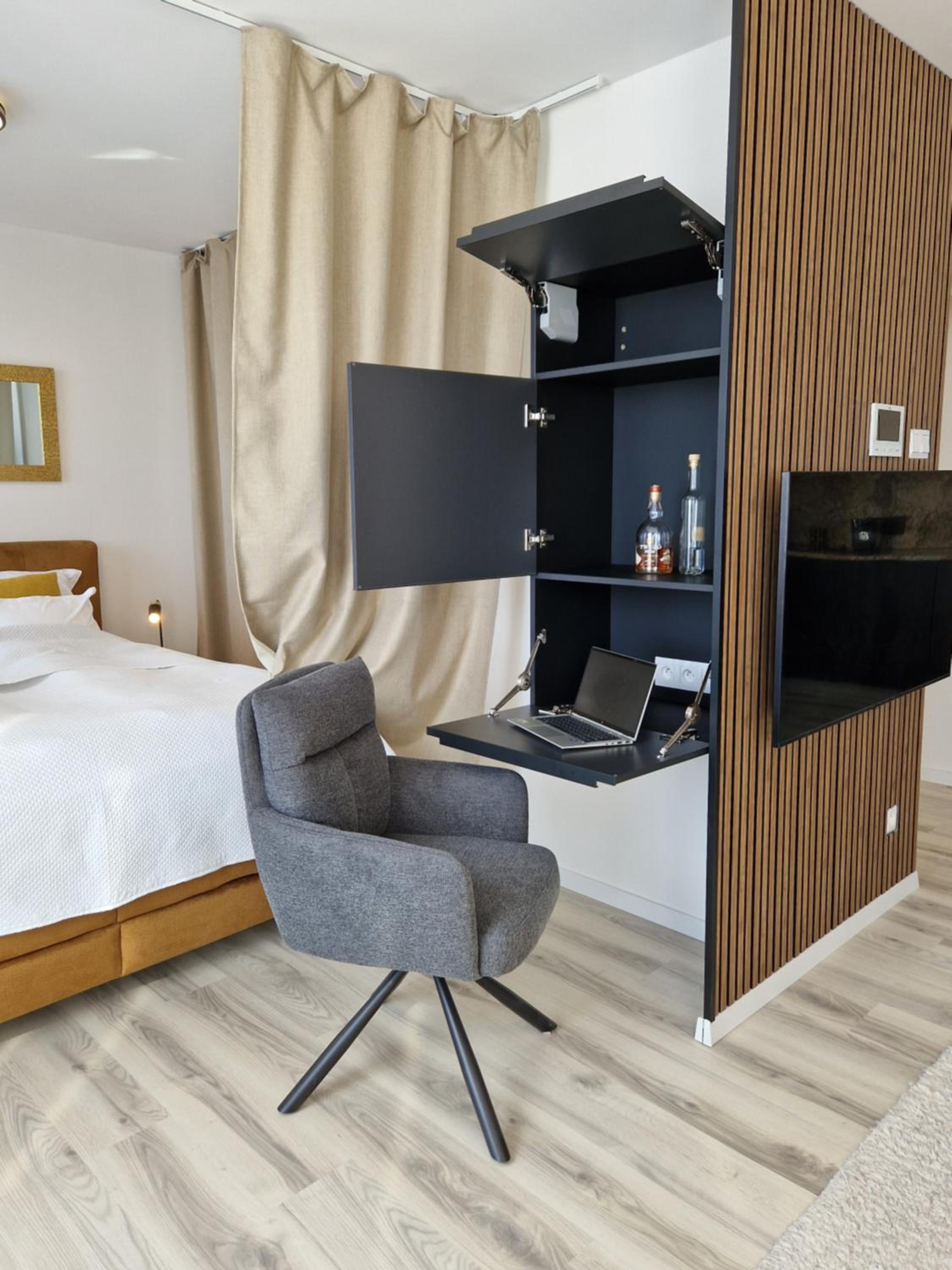 7thHeaven centre suite FREE PARKING in the building