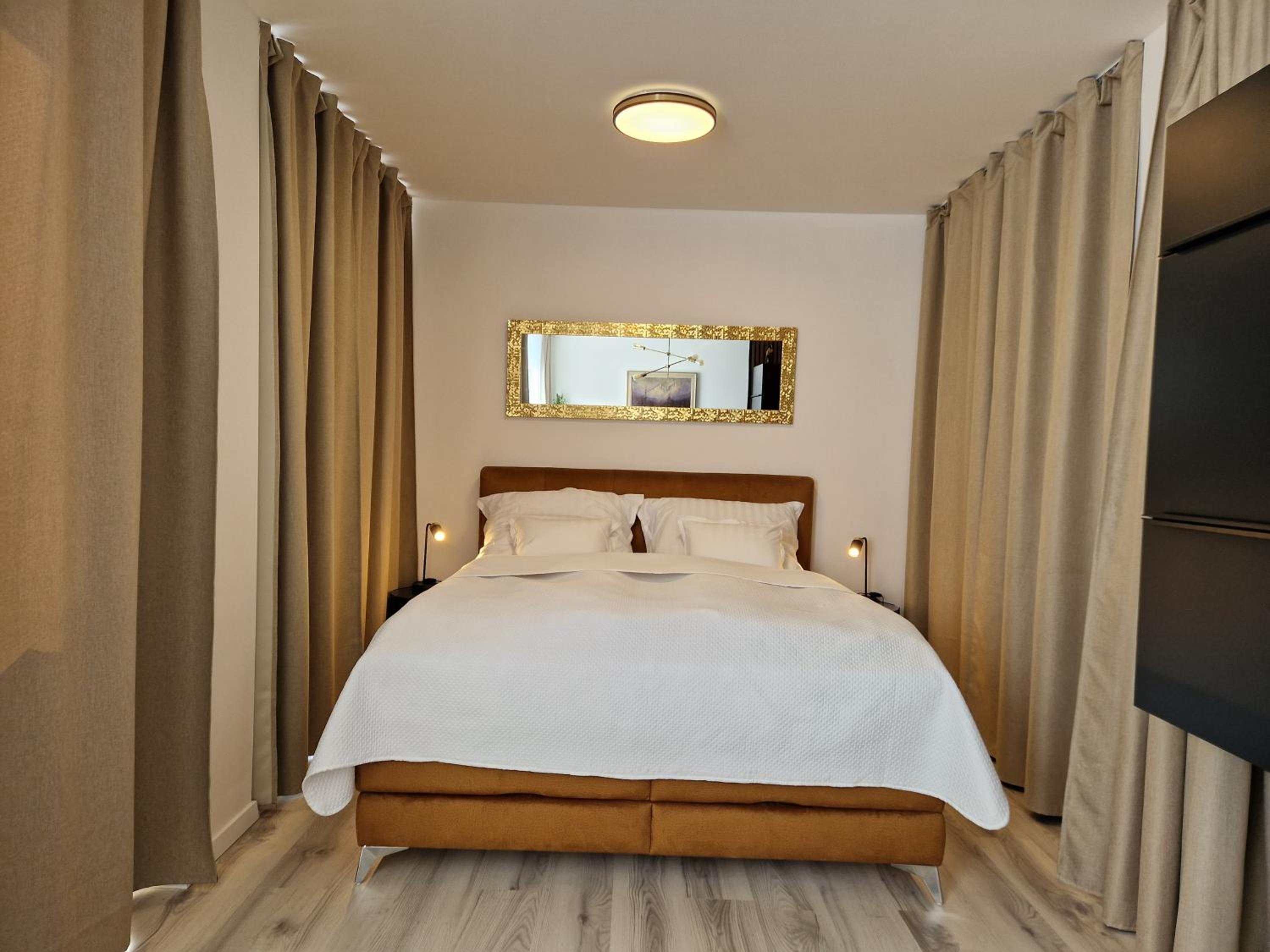 7thHeaven centre suite FREE PARKING in the building