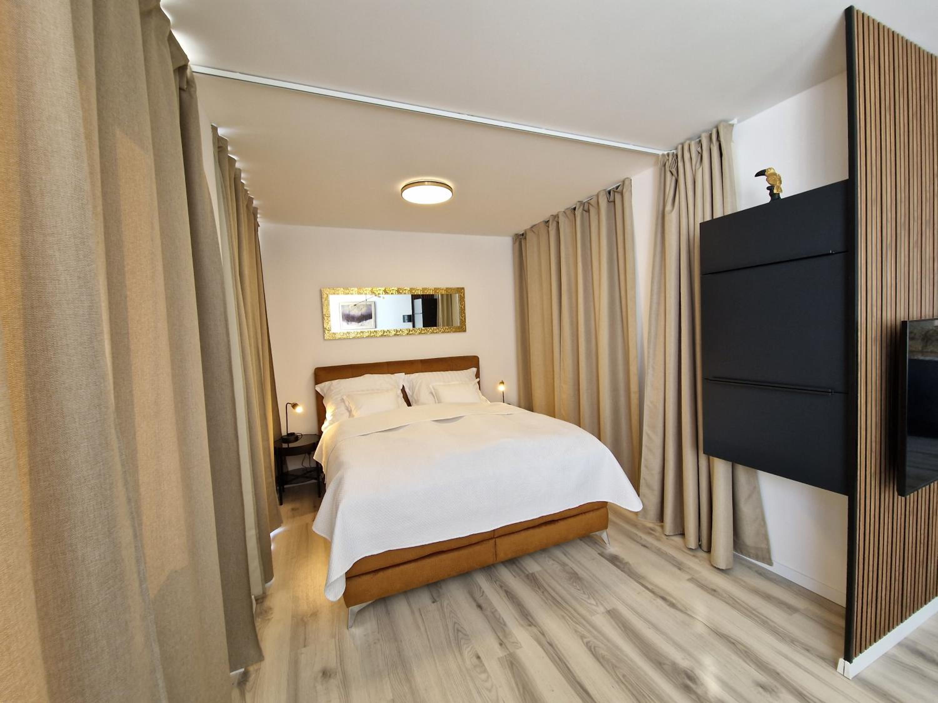 7thHeaven centre suite FREE PARKING in the building