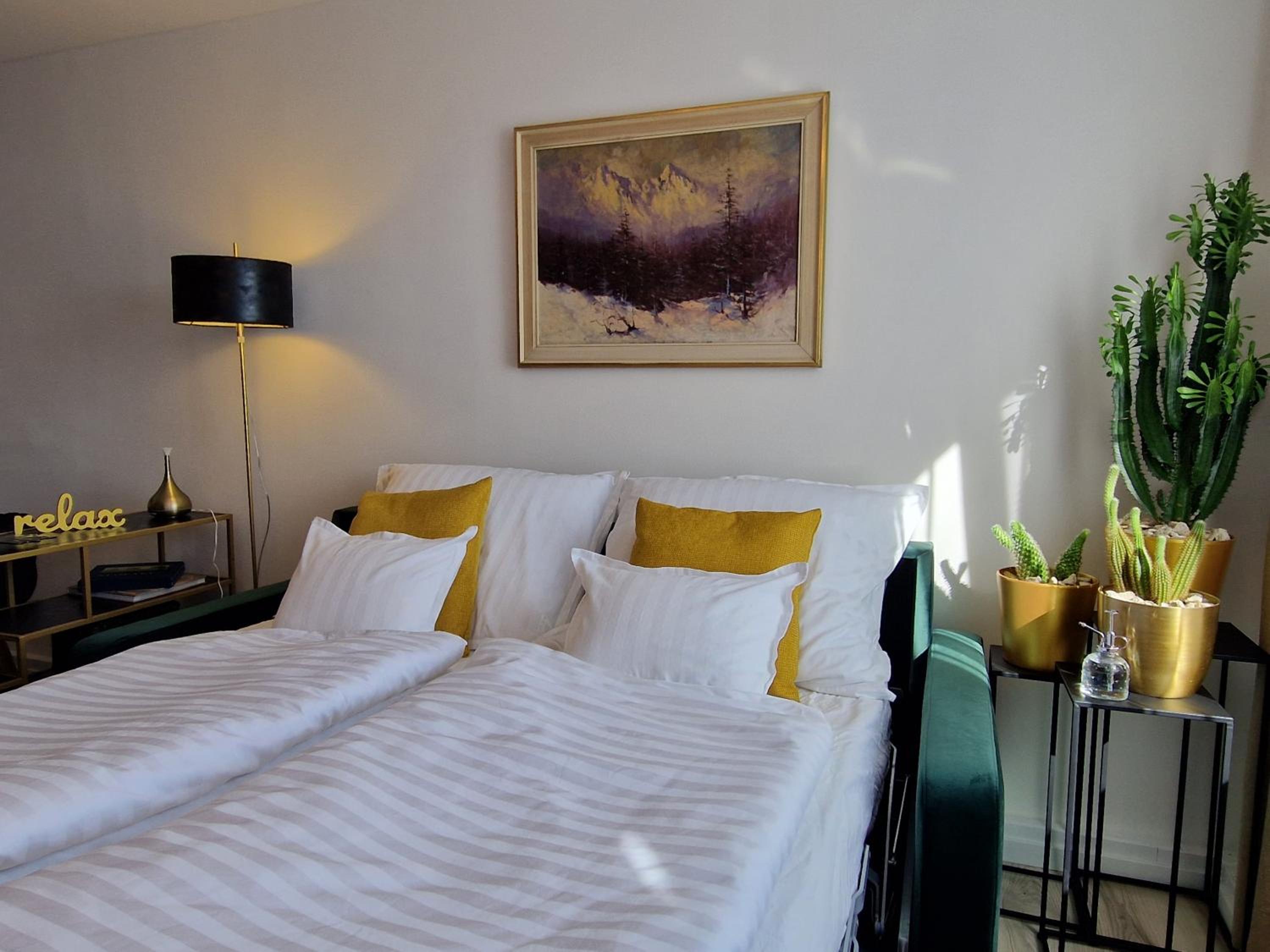7thHeaven centre suite FREE PARKING in the building