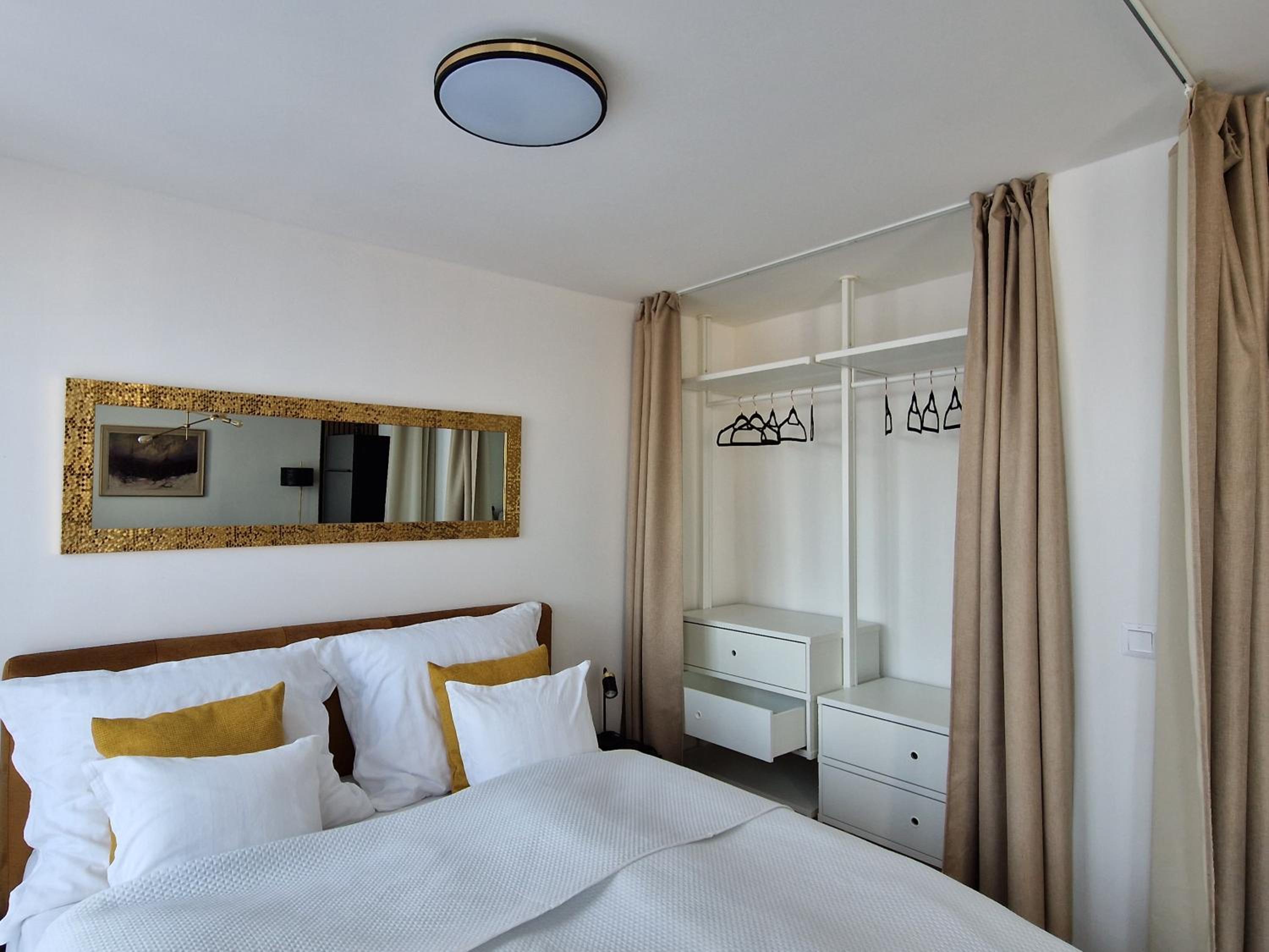 7thHeaven centre suite FREE PARKING in the building