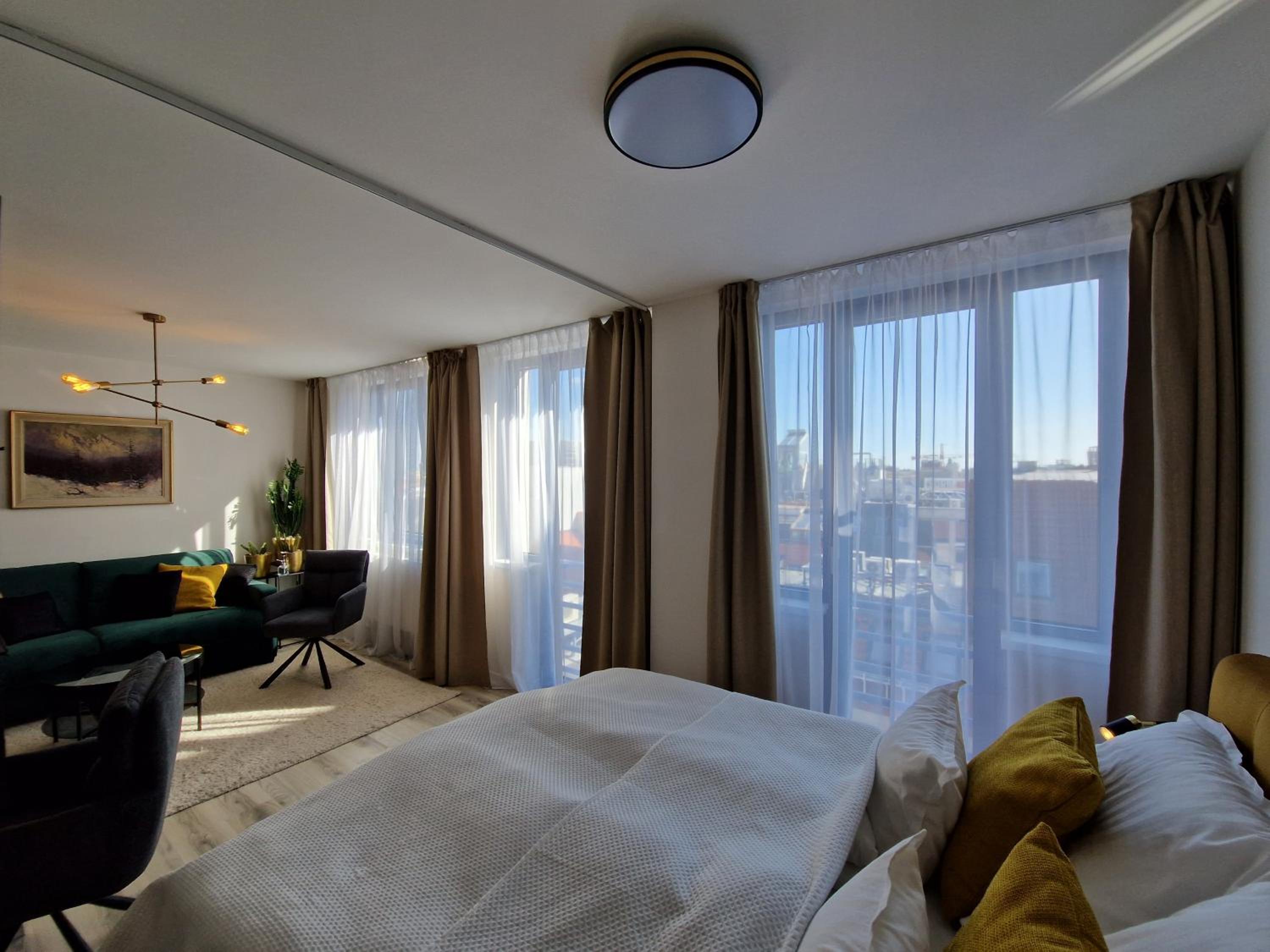 7thHeaven centre suite FREE PARKING in the building