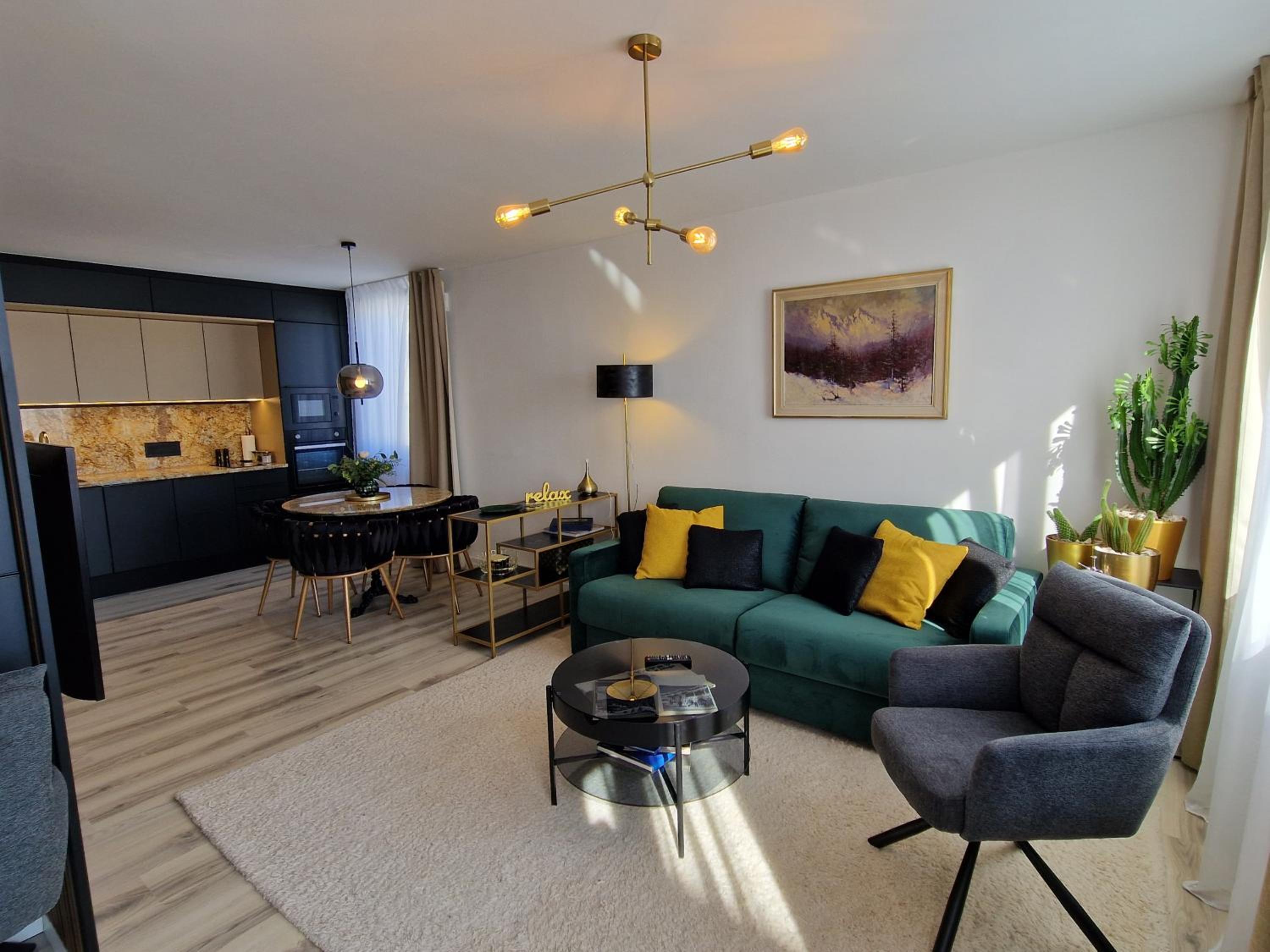 7thHeaven centre suite FREE PARKING in the building