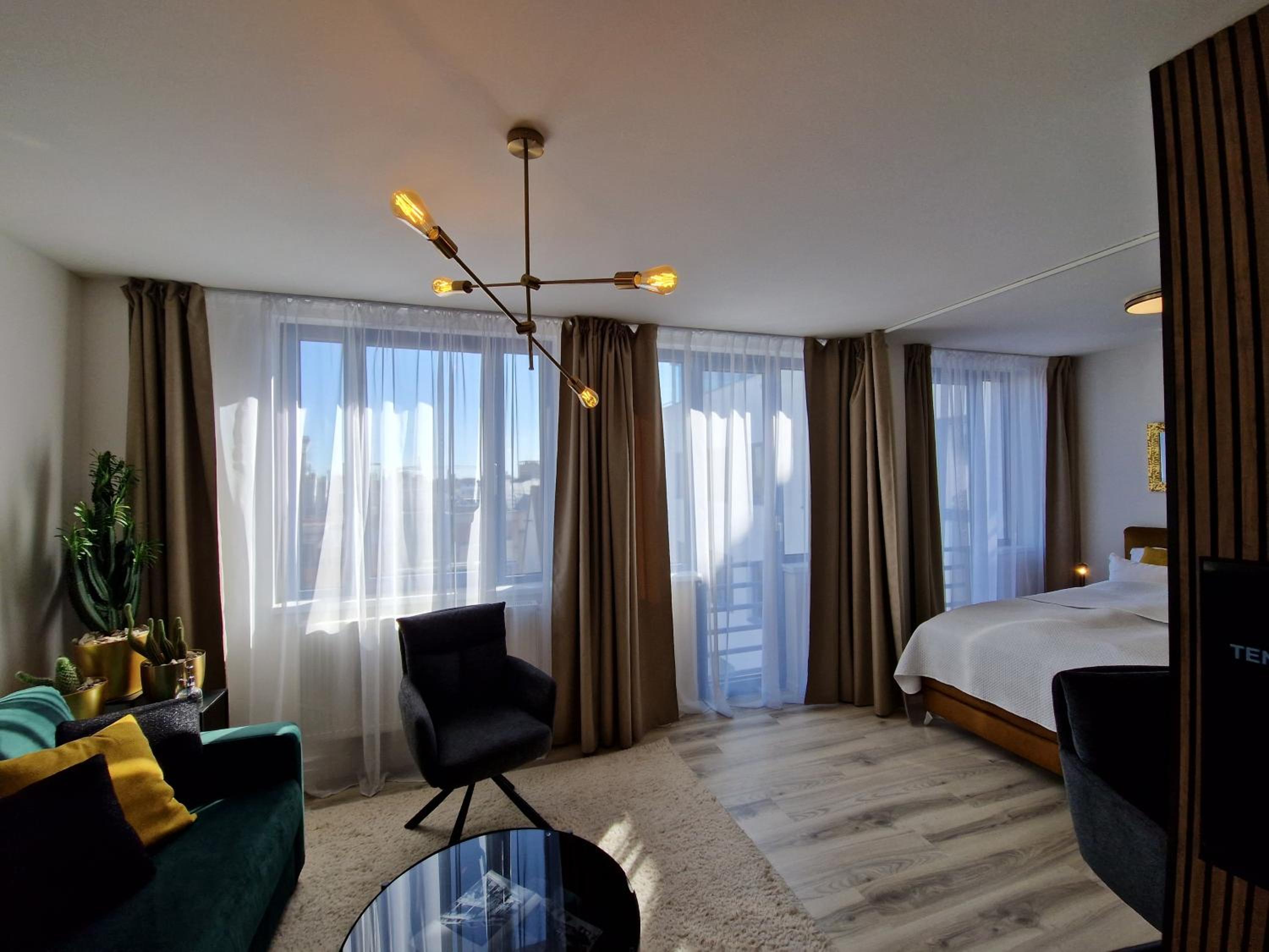 7thHeaven centre suite FREE PARKING in the building