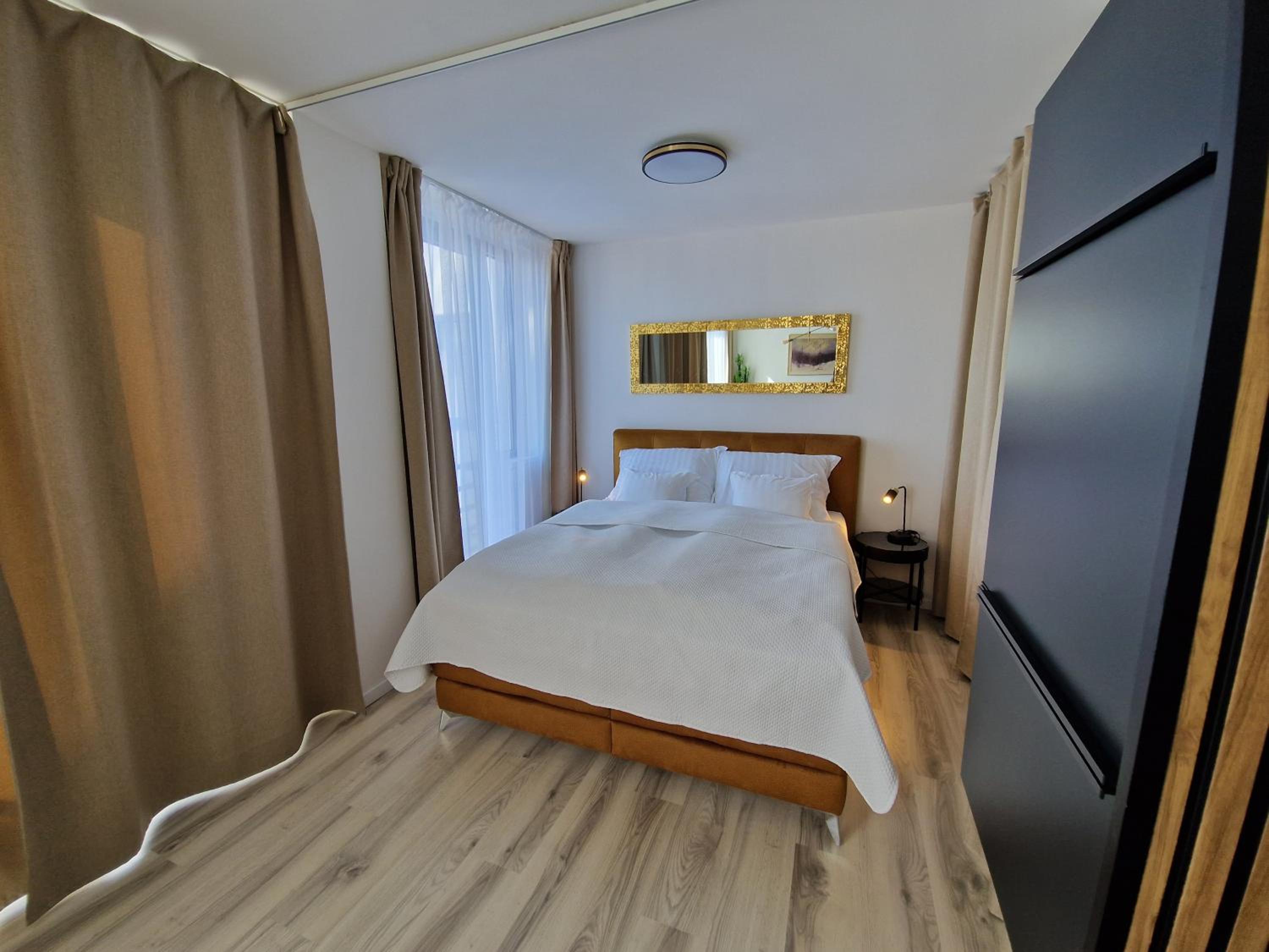 7thHeaven centre suite FREE PARKING in the building