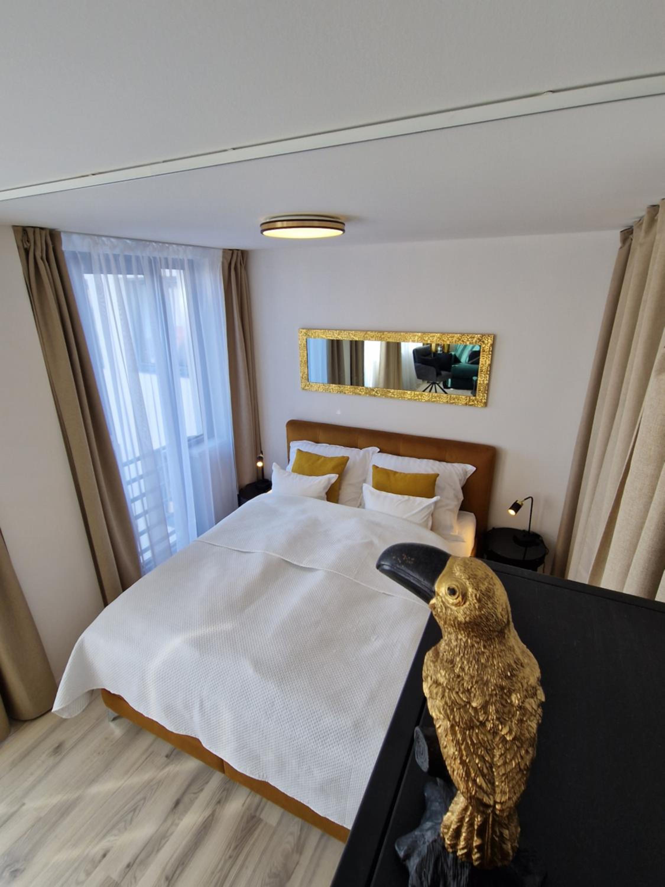7thHeaven centre suite FREE PARKING in the building