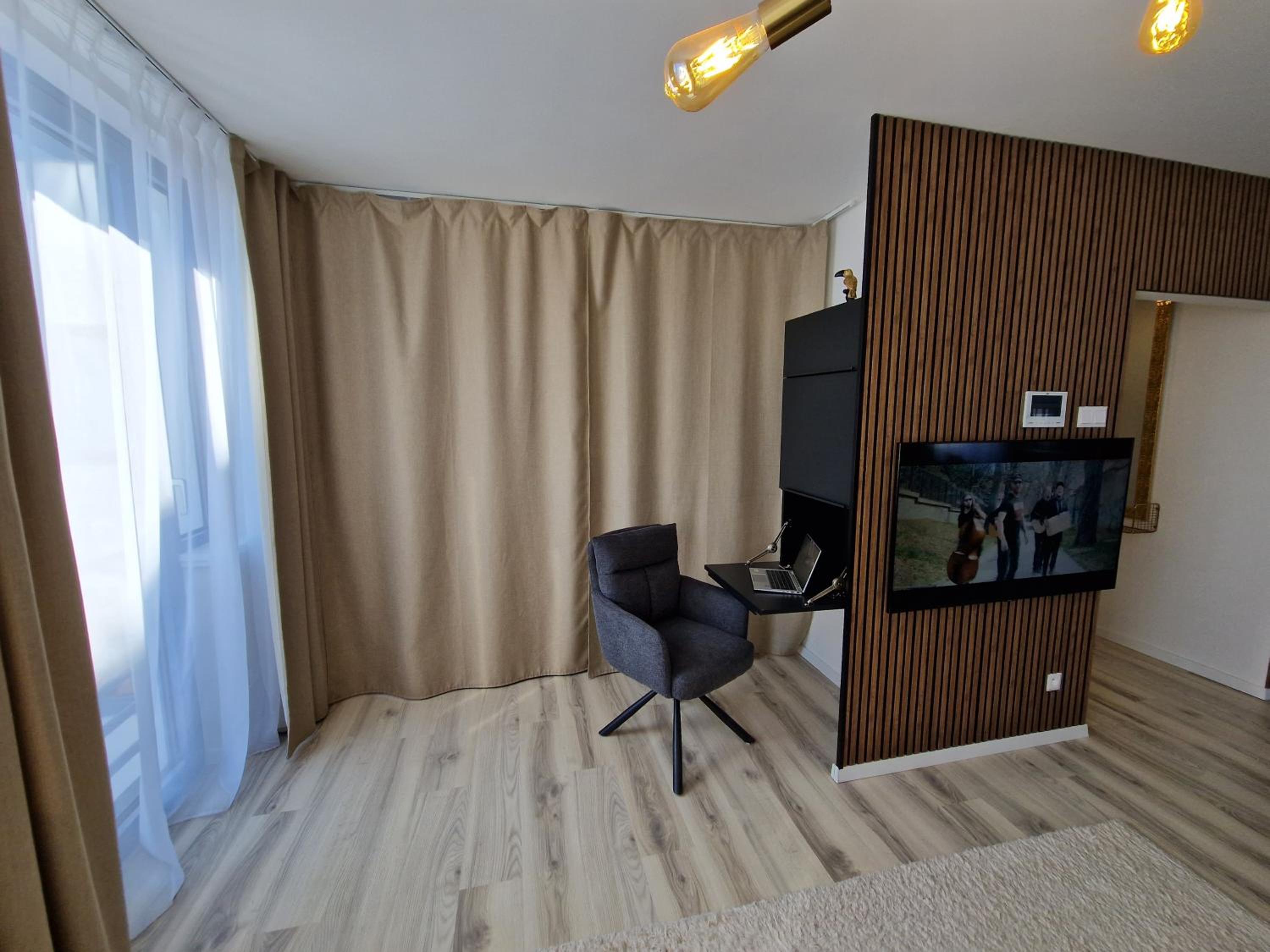 7thHeaven centre suite FREE PARKING in the building