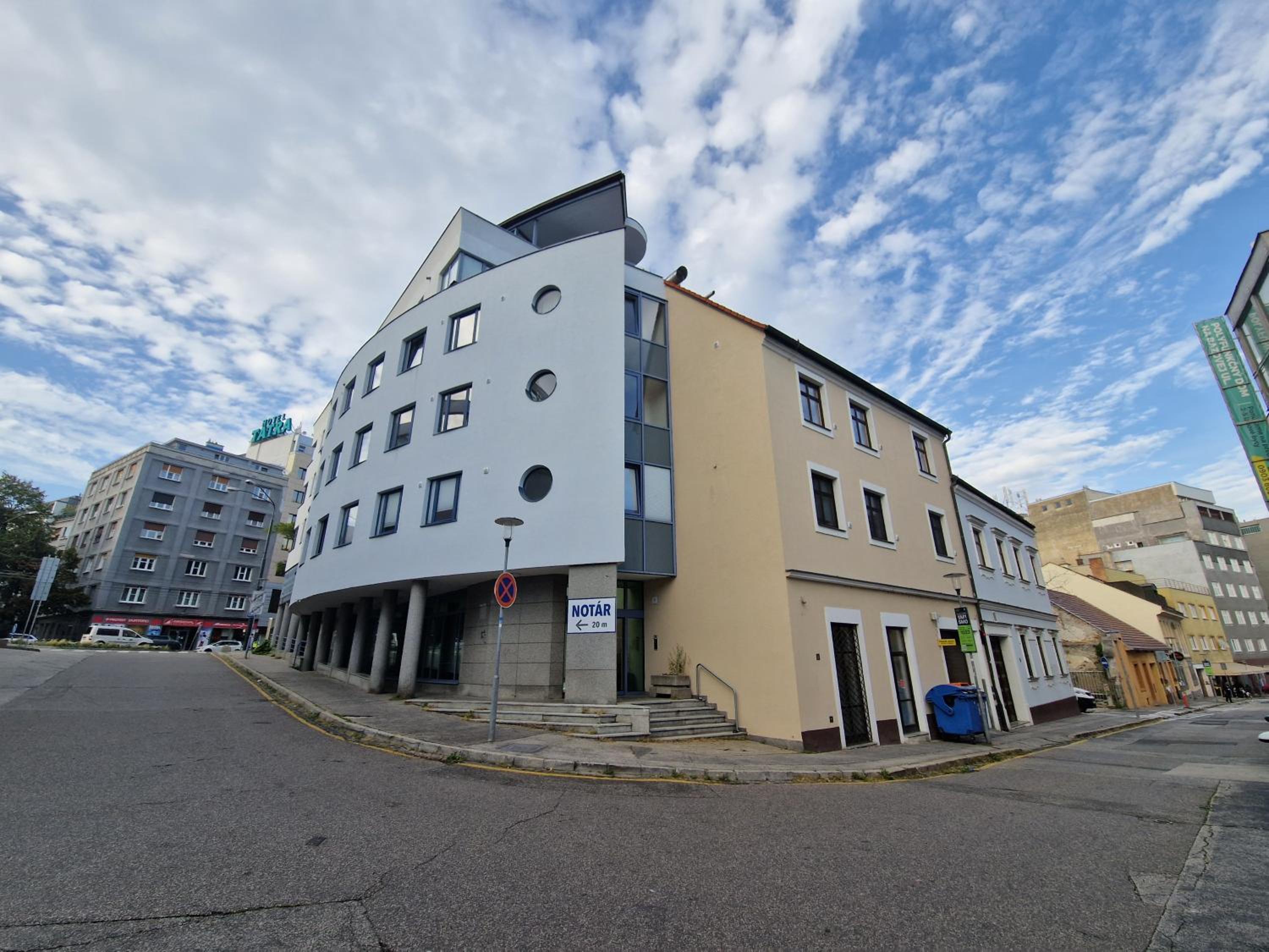 7thHeaven centre suite FREE PARKING in the building