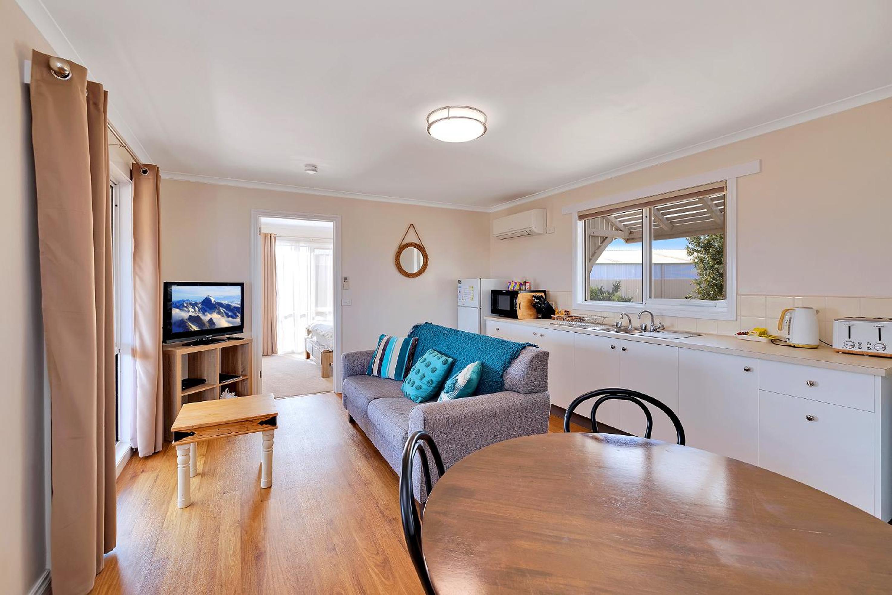 High View Family Cottages