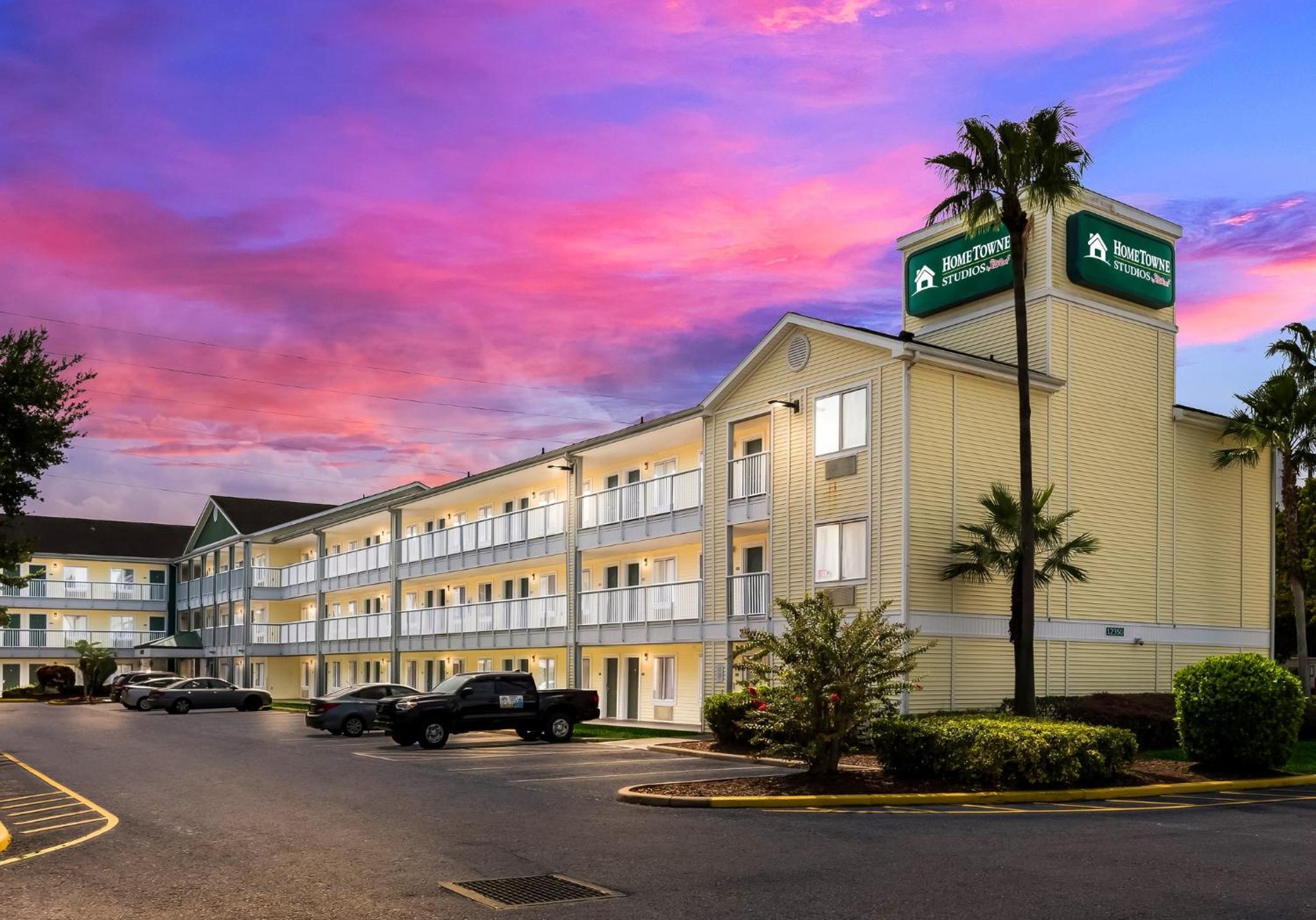 HomeTowne Studios by Red Roof Orlando - UCF Area