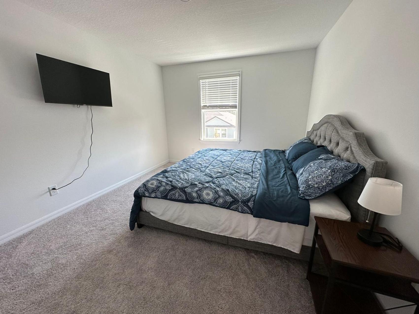 Brand new houes20min from disney private room W Tv at Championgate view 3
