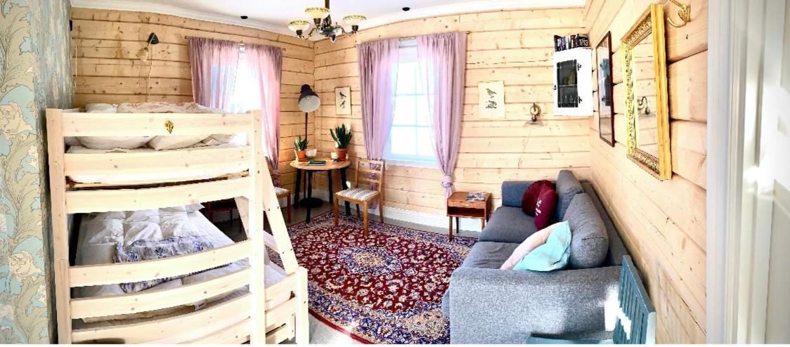 Hotel Scenic small guesthouse on horse farm by the lake - Image 1