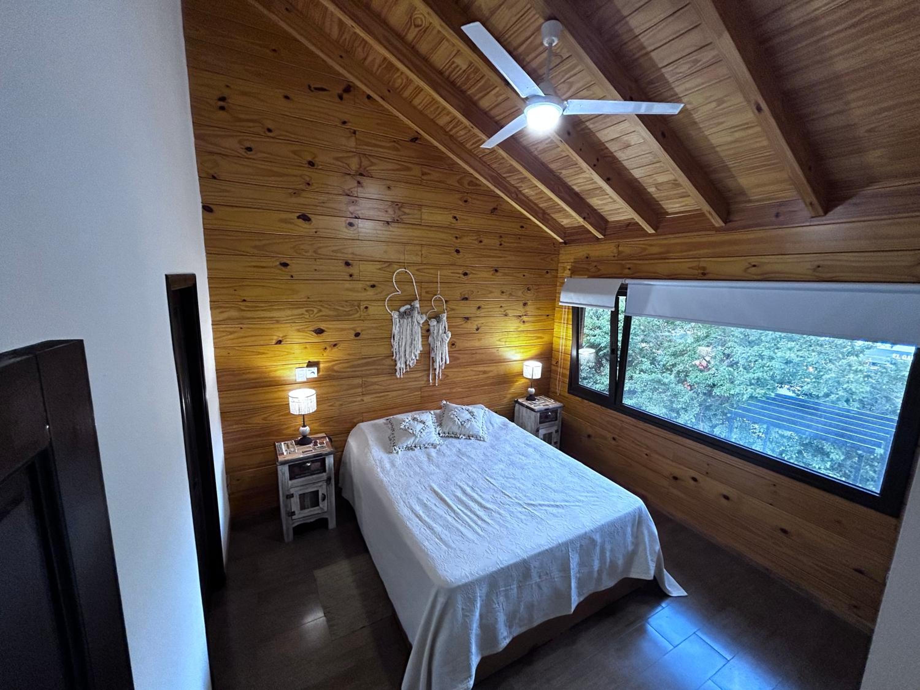 Casa y cabaña vista a las sierras