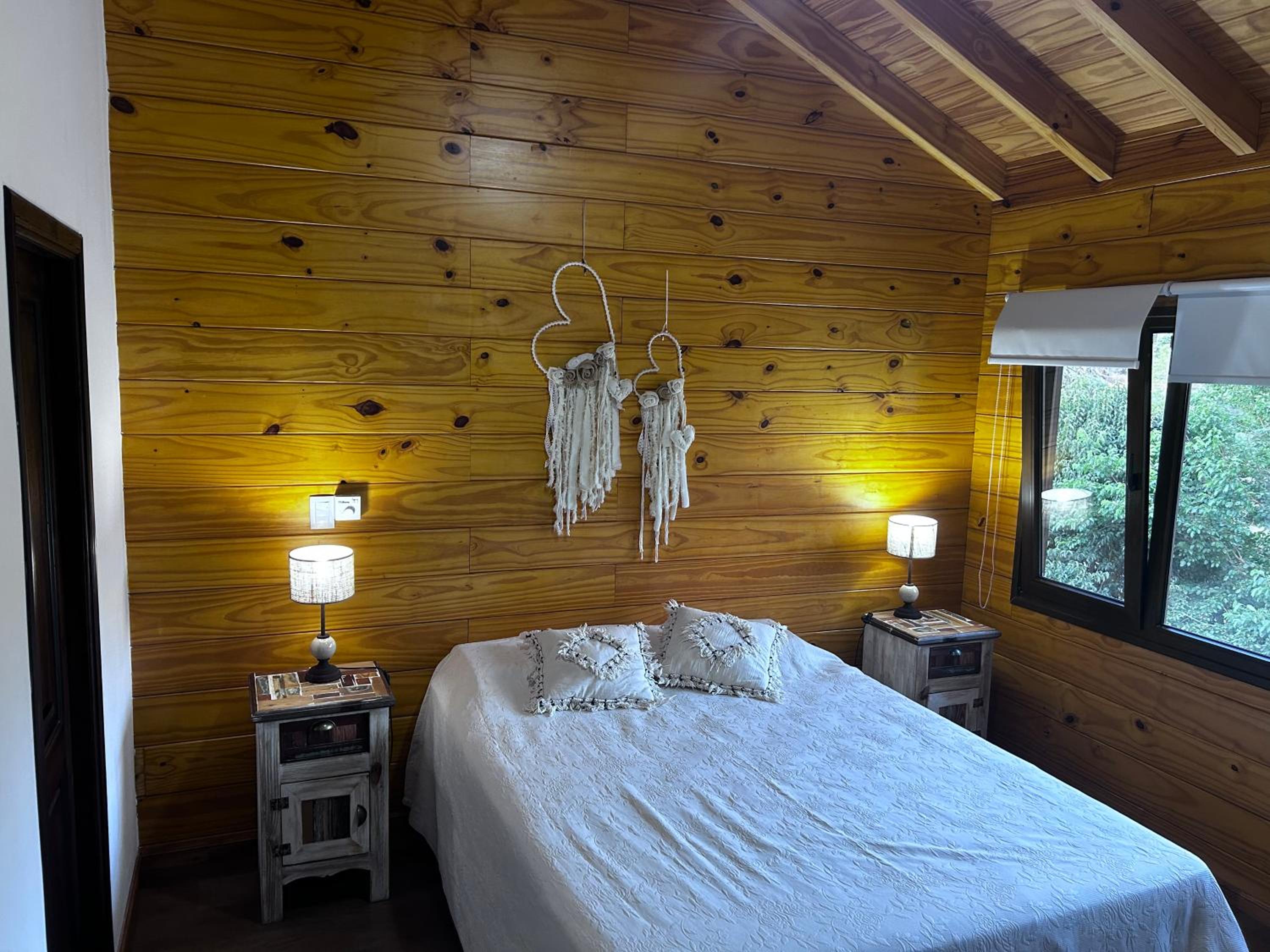 Casa y cabaña vista a las sierras