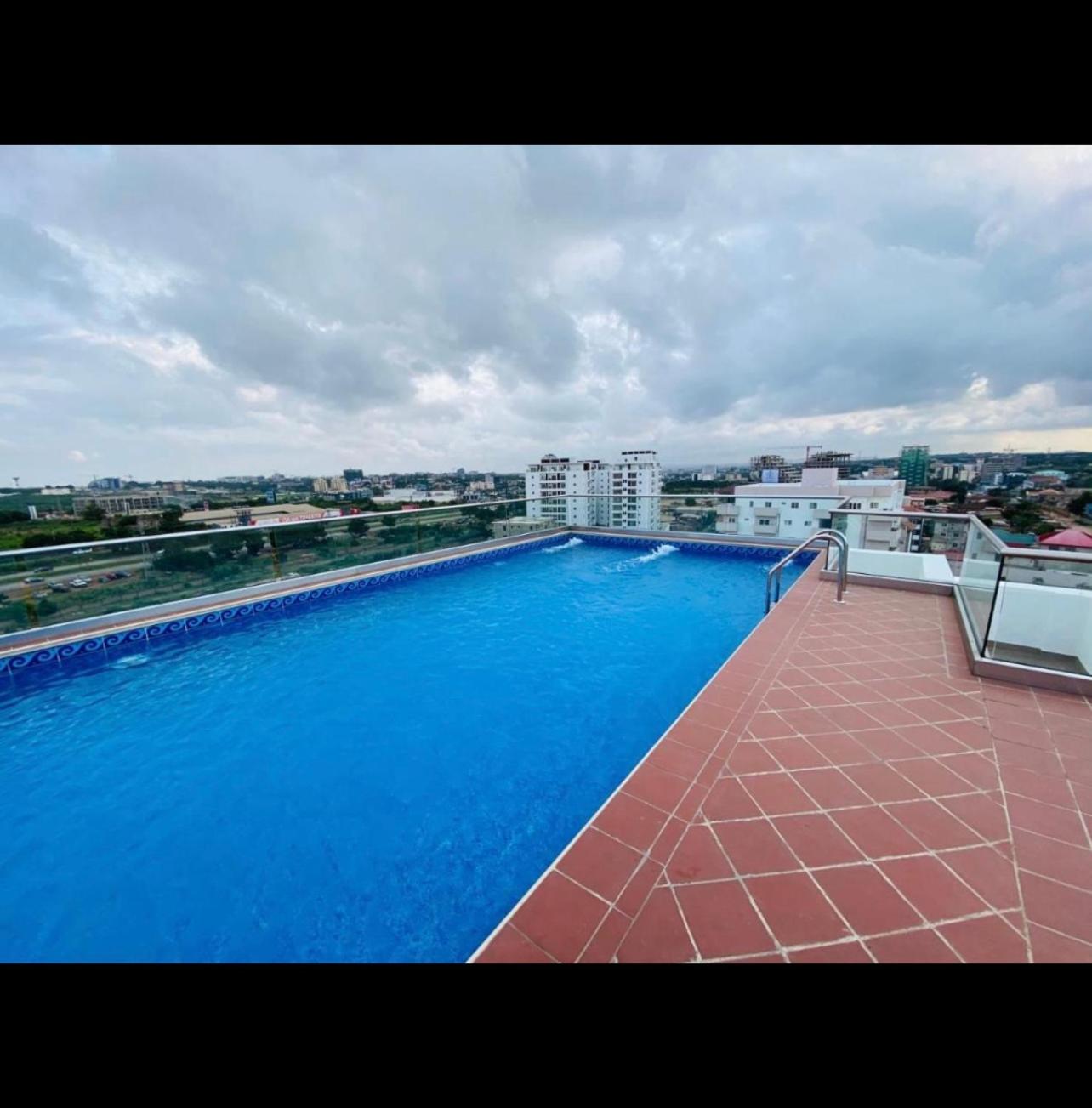 Mireku’s suits Oasis view 3