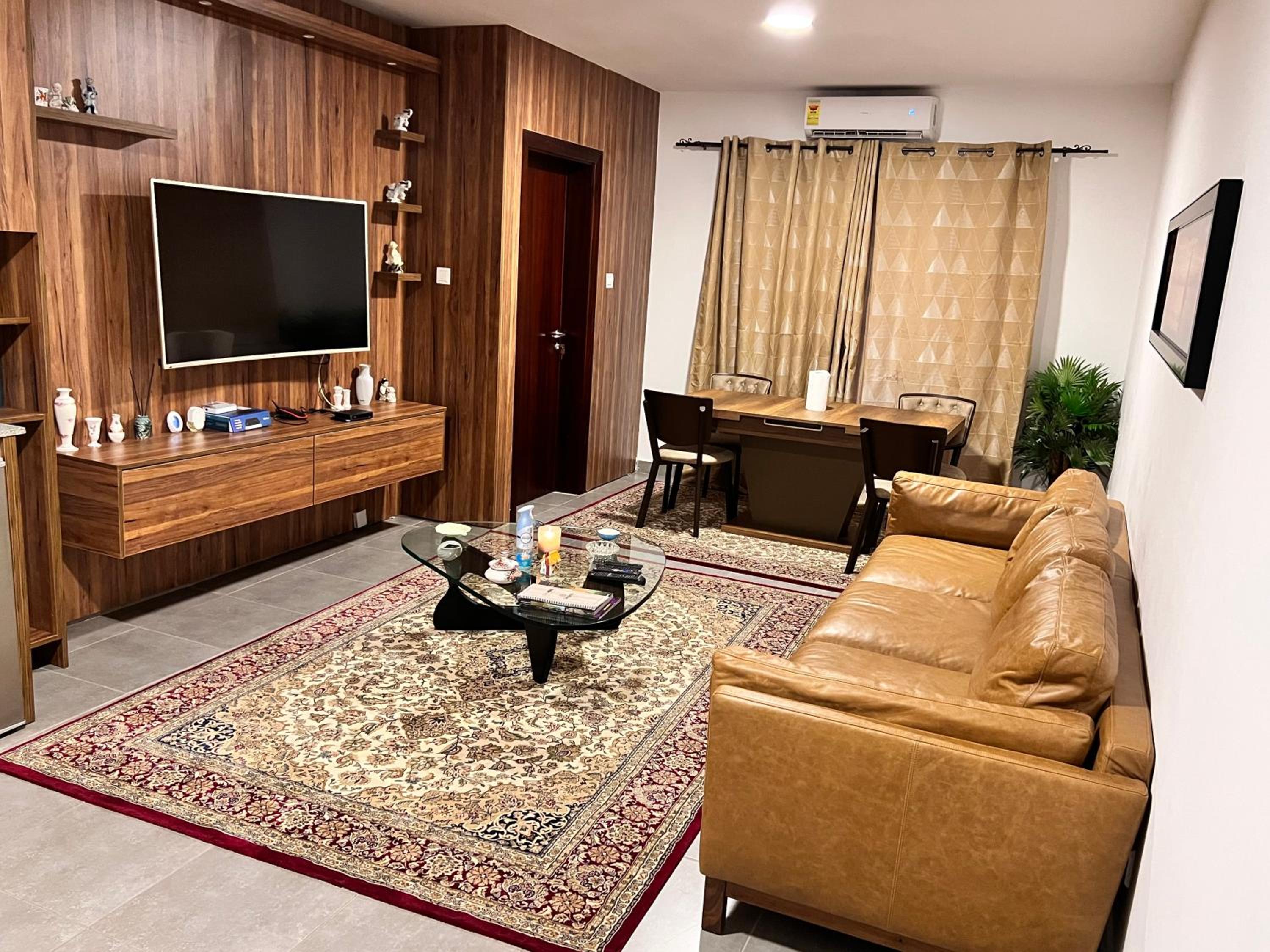 Mireku’s suits Oasis view 4