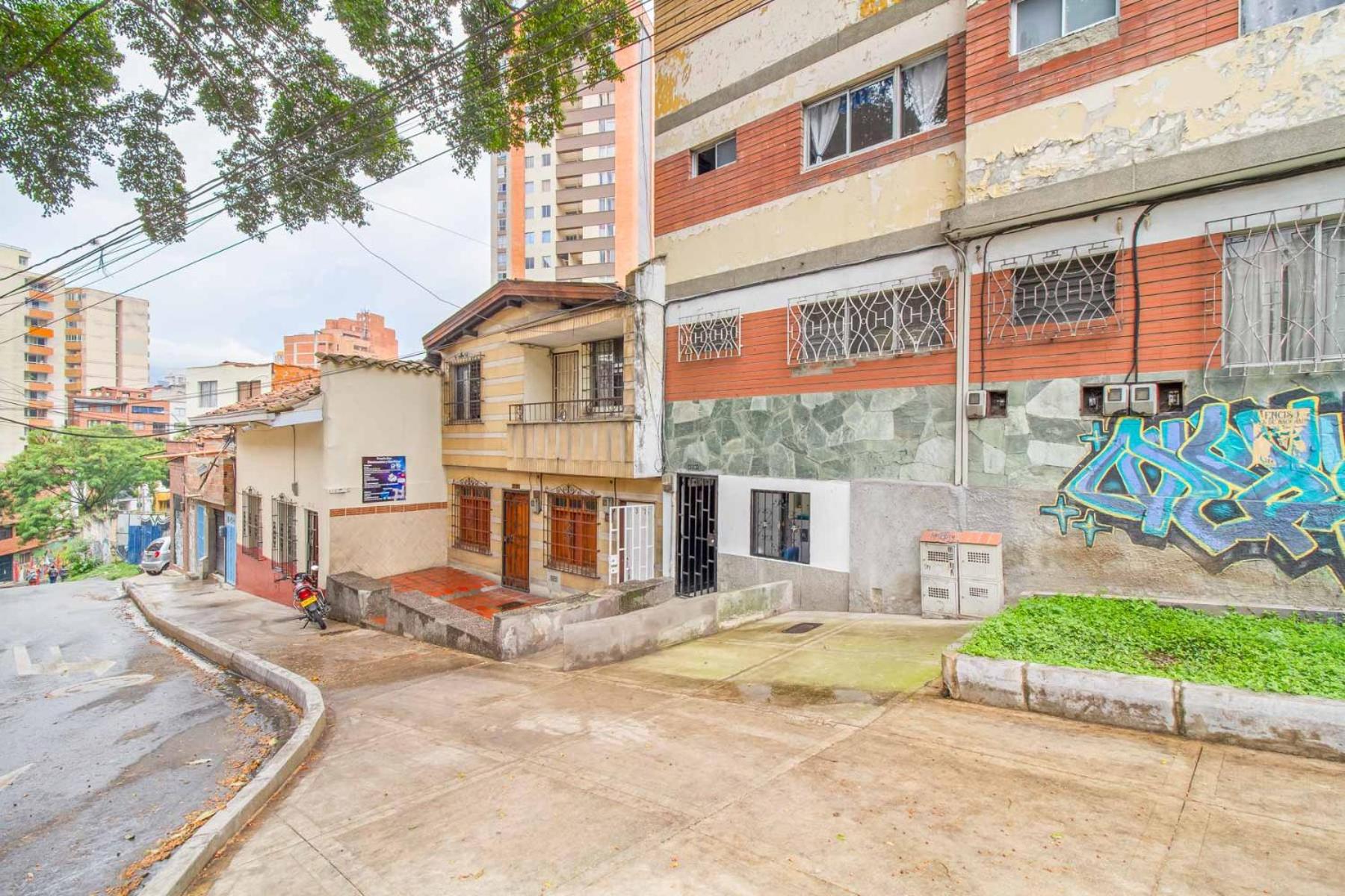 Cómodo Apartaestudio cerca al centro de Medellín y al tranvía. WIFI veloz.