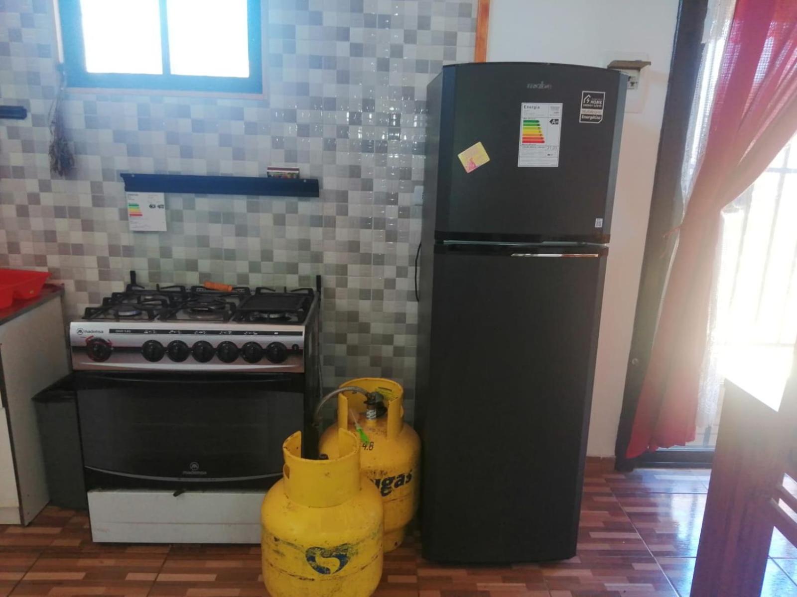 Casa equipada para 9 personas a 5 minutos del centro y la playa principal y 15 minutos de punta de lobos