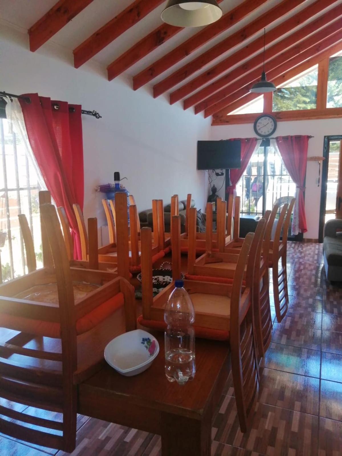Casa equipada para 9 personas a 5 minutos del centro y la playa principal y 15 minutos de punta de lobos