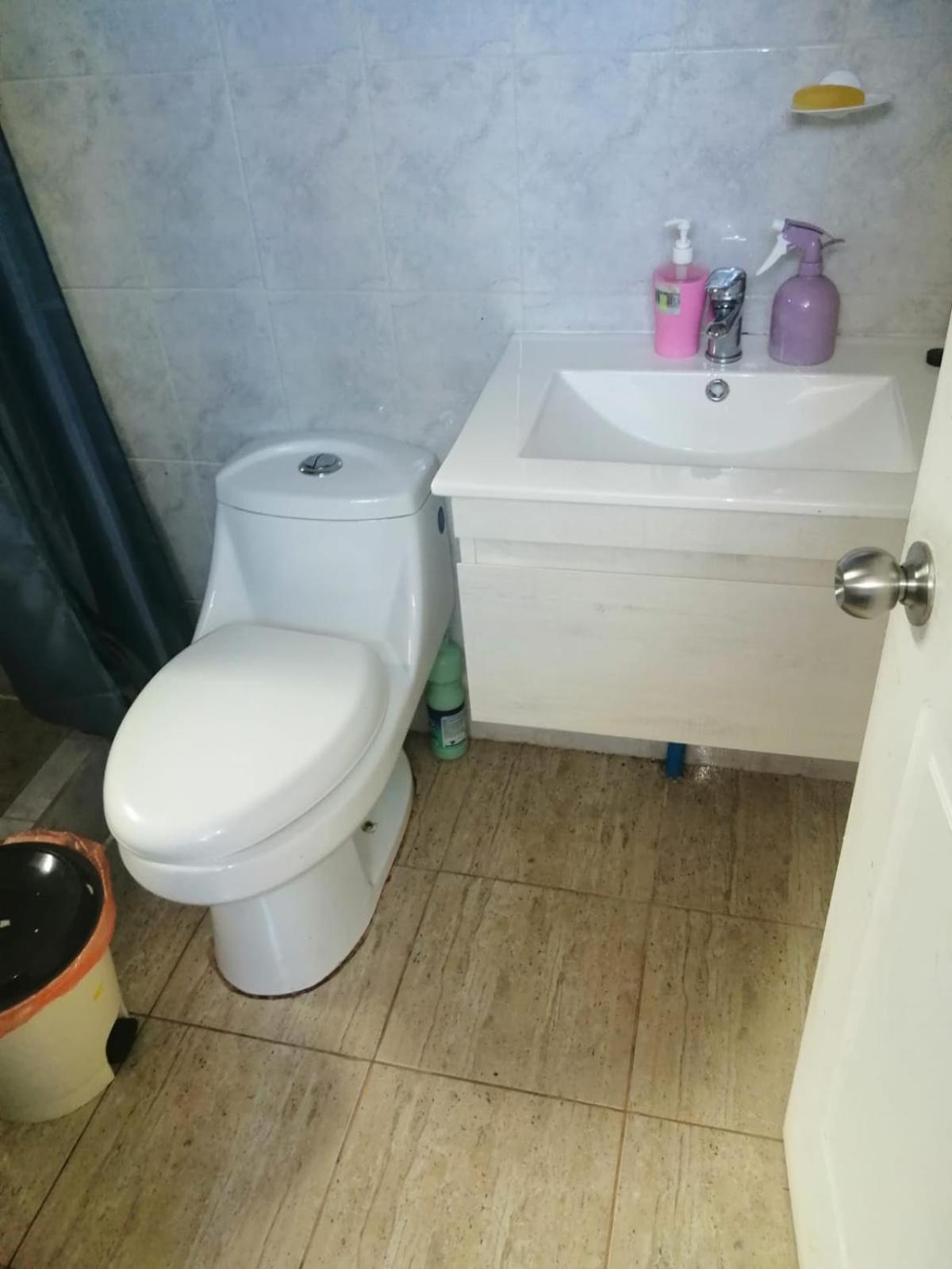Casa equipada para 9 personas a 5 minutos del centro y la playa principal y 15 minutos de punta de lobos