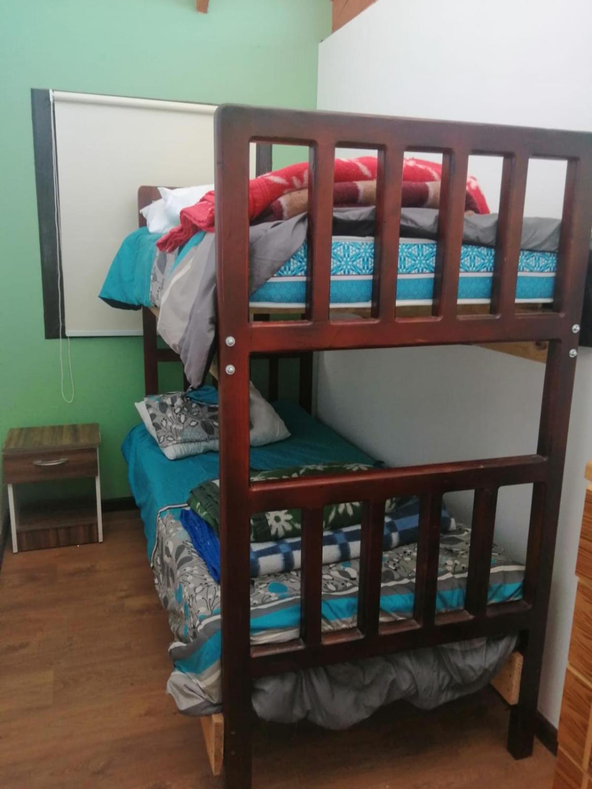 Casa equipada para 9 personas a 5 minutos del centro y la playa principal y 15 minutos de punta de lobos