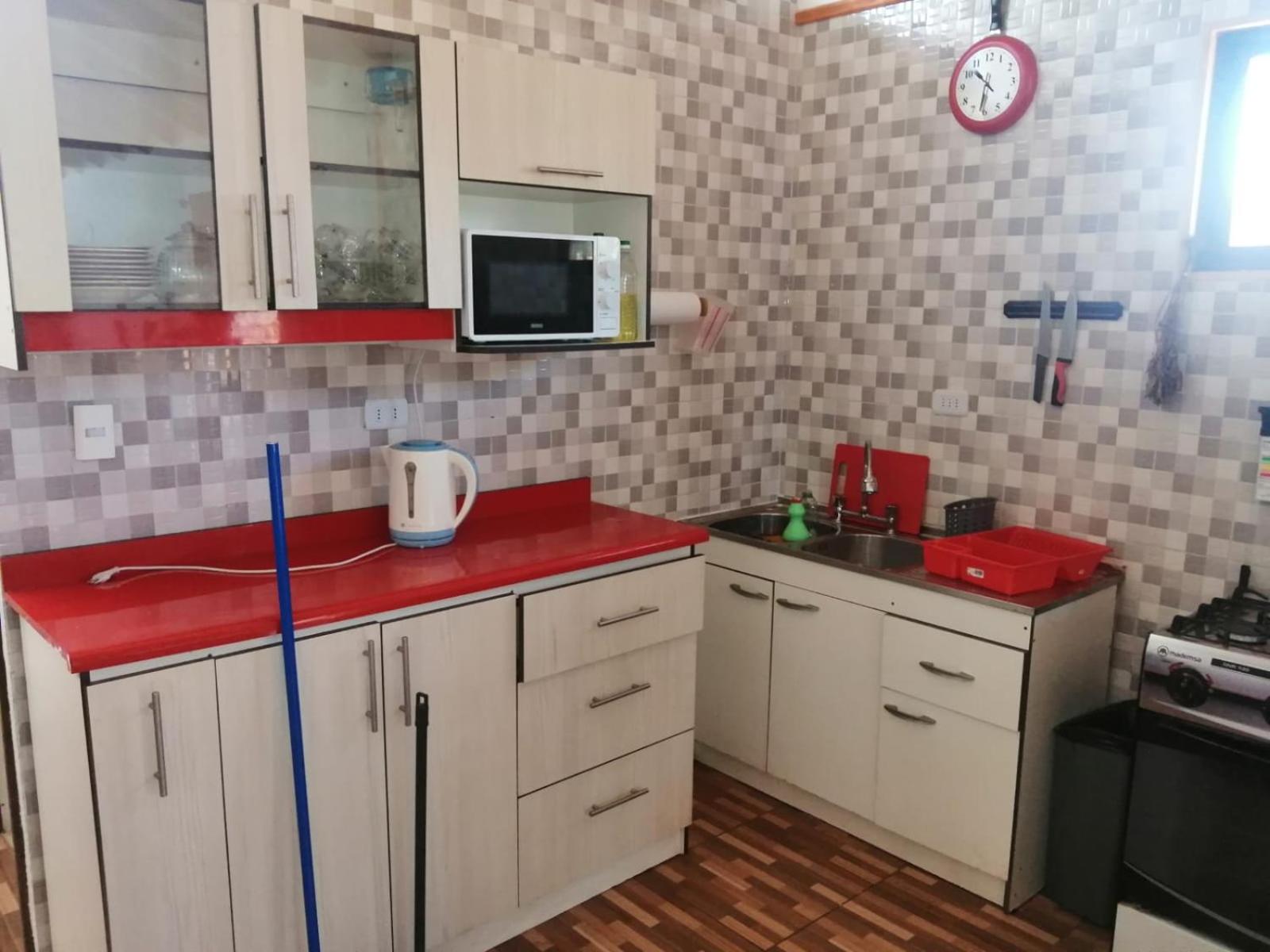 Casa equipada para 9 personas a 5 minutos del centro y la playa principal y 15 minutos de punta de lobos
