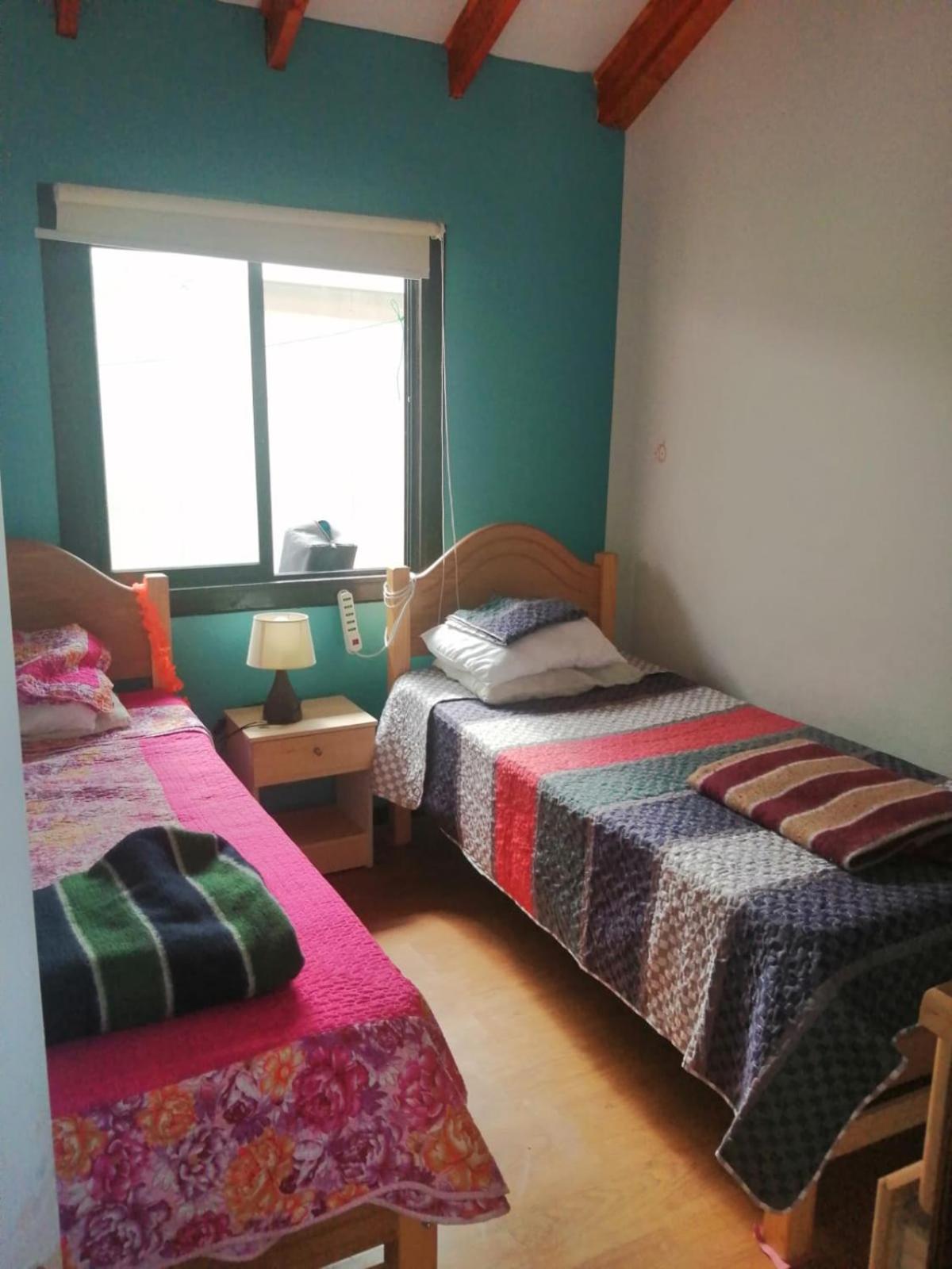 Casa equipada para 9 personas a 5 minutos del centro y la playa principal y 15 minutos de punta de lobos