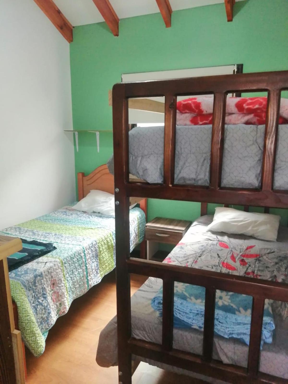 Casa equipada para 9 personas a 5 minutos del centro y la playa principal y 15 minutos de punta de lobos