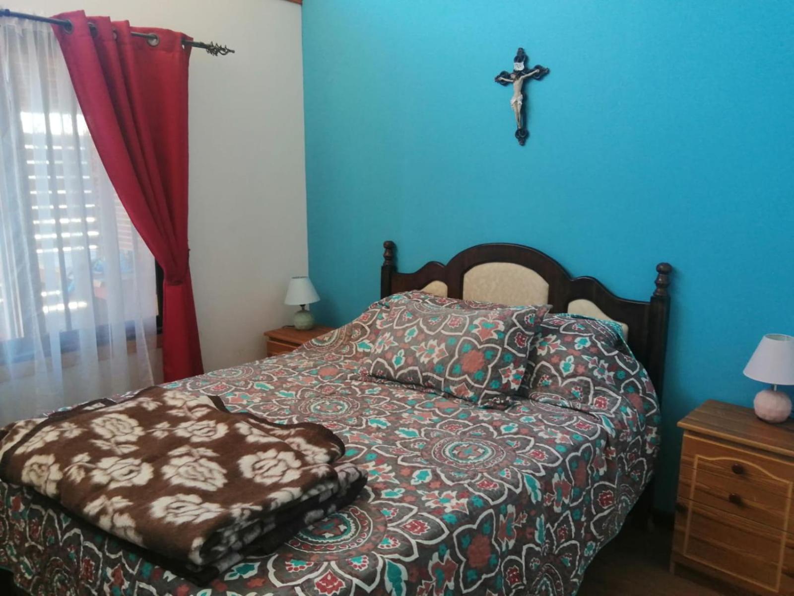 Casa equipada para 9 personas a 5 minutos del centro y la playa principal y 15 minutos de punta de lobos