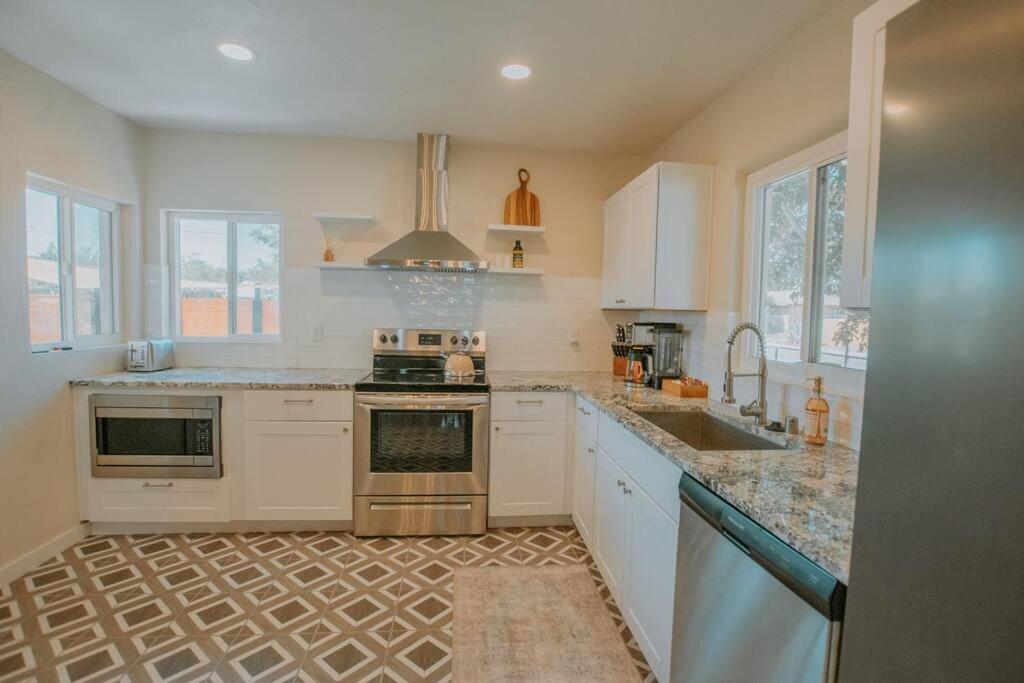 Casa Urbana-Close to Downtown-Hot Tub-Pet Friendly-No Pet Fees! view 5