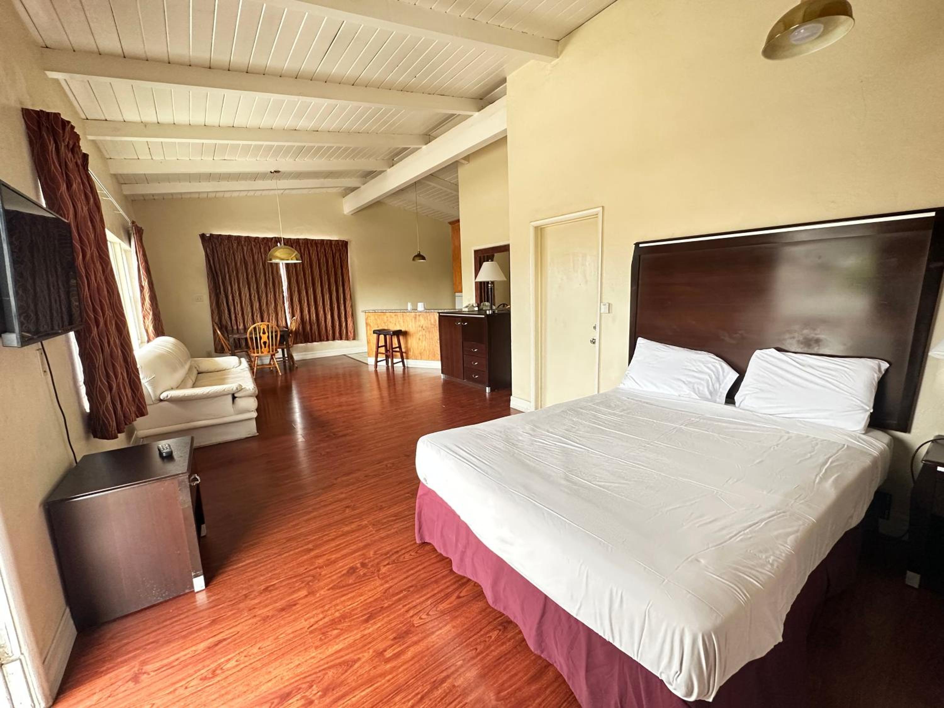 Town and Country Inn